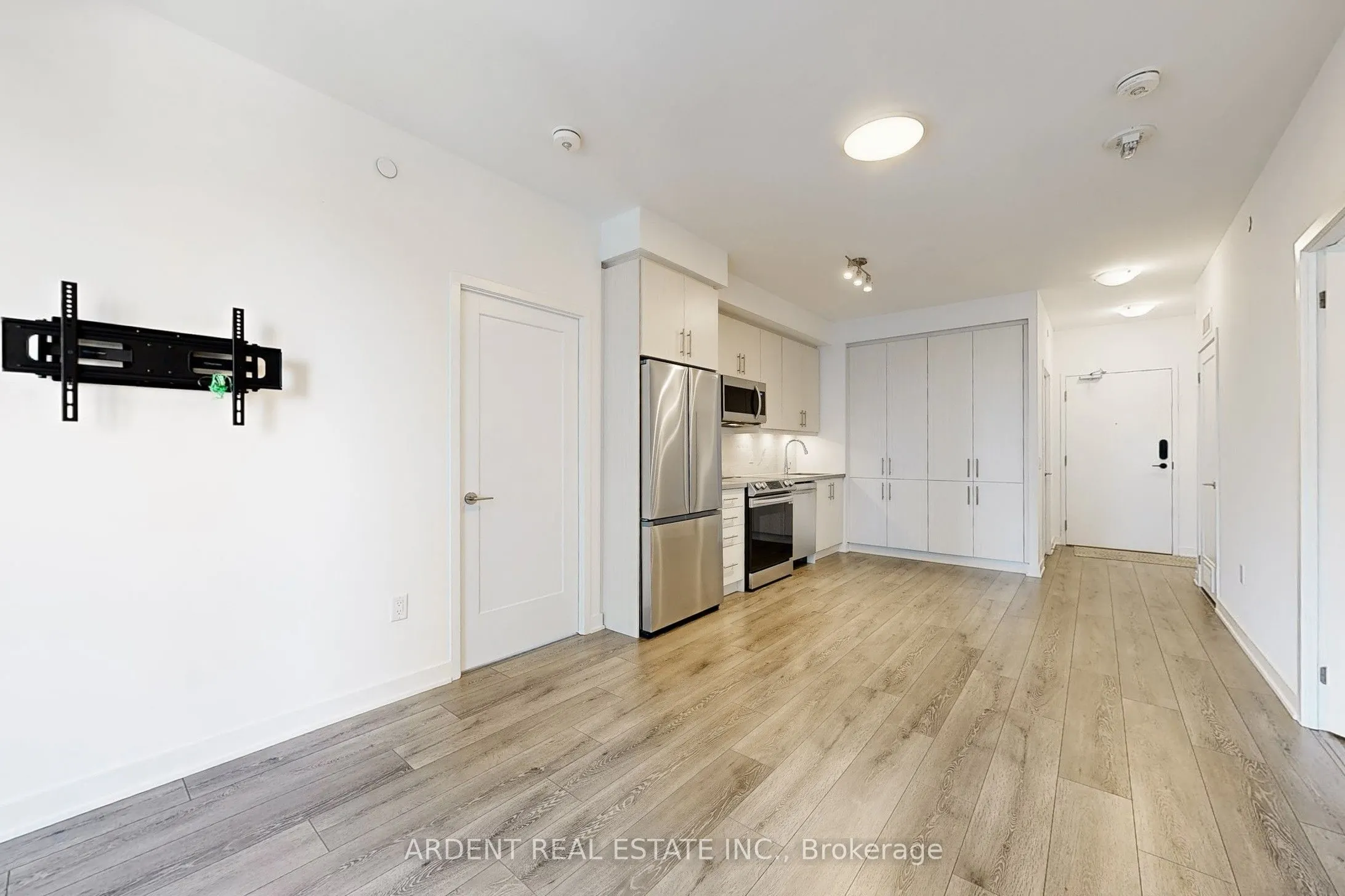 95 Oneida Crescent, #505