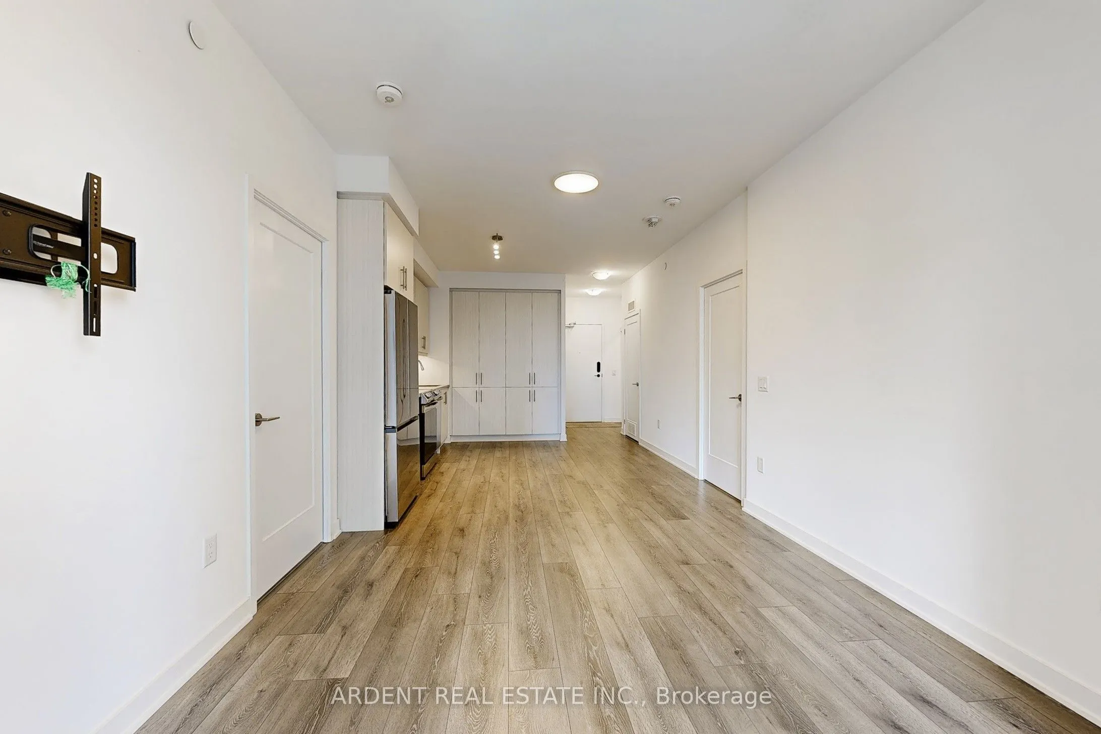 95 Oneida Crescent, #505
