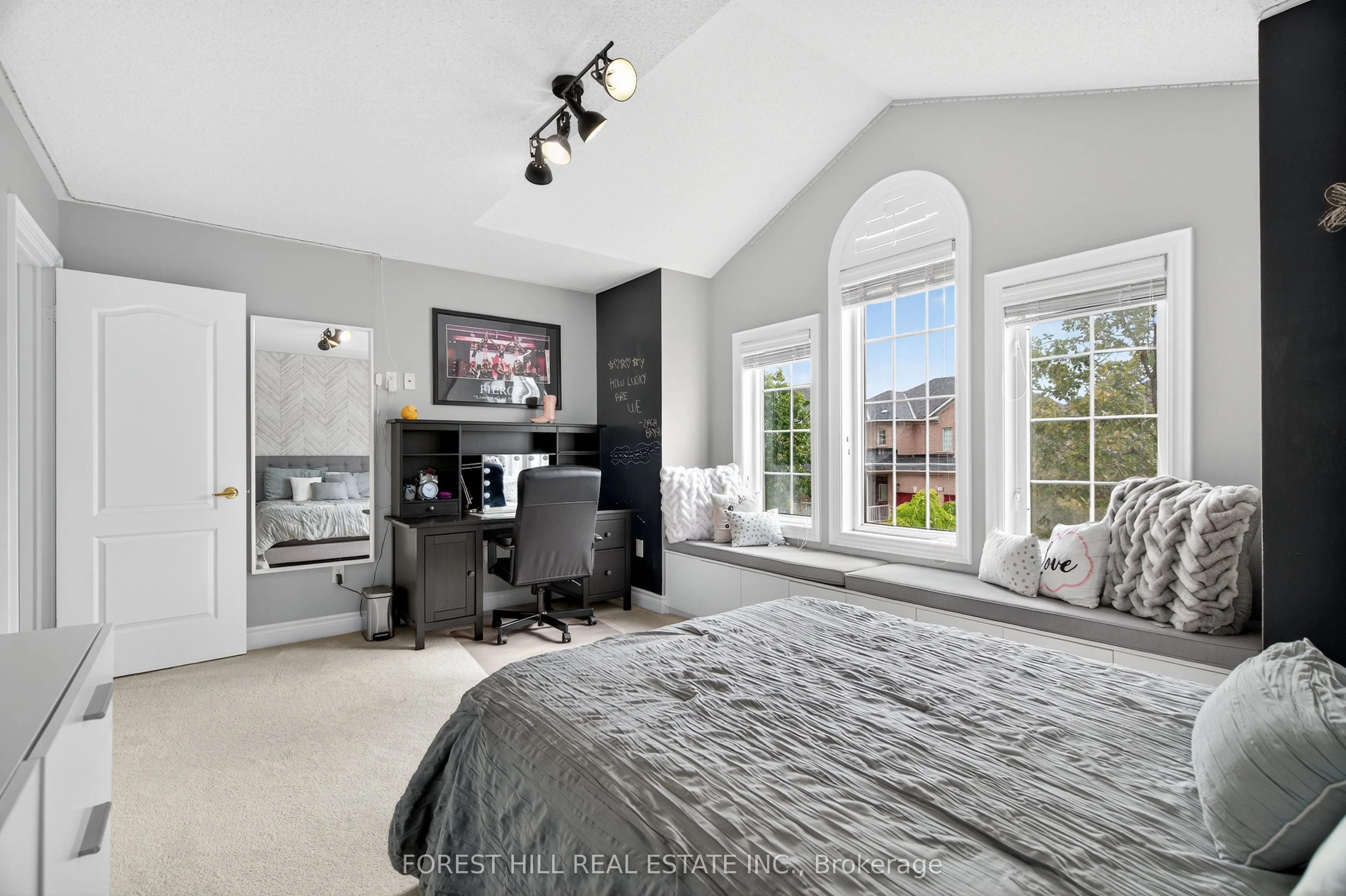 10 Mendel Crescent