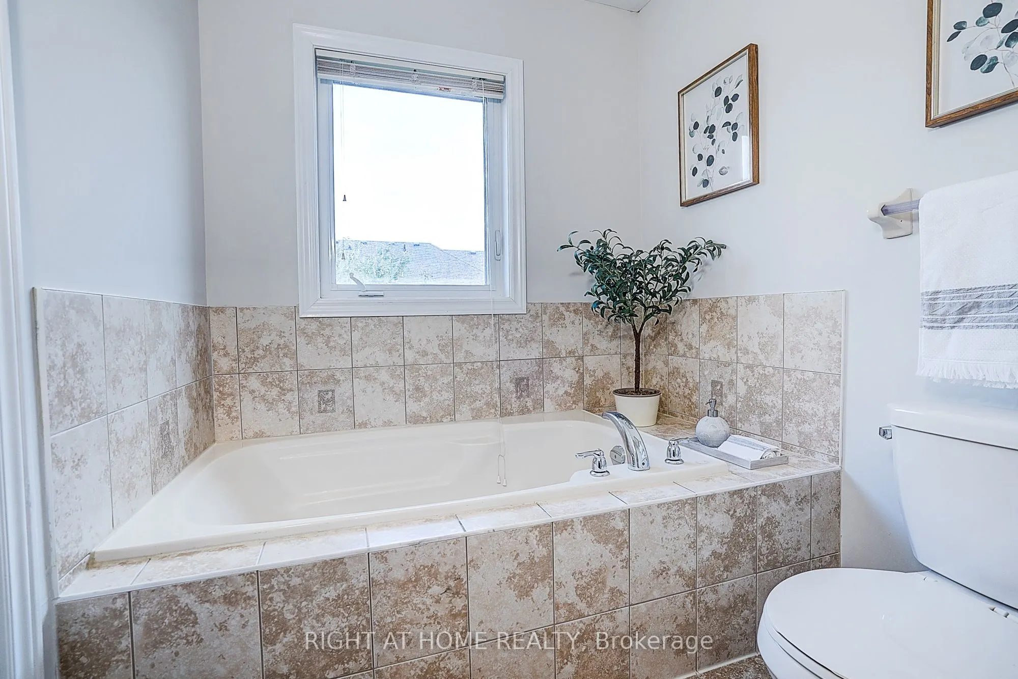 151 Silverwood Avenue, #15