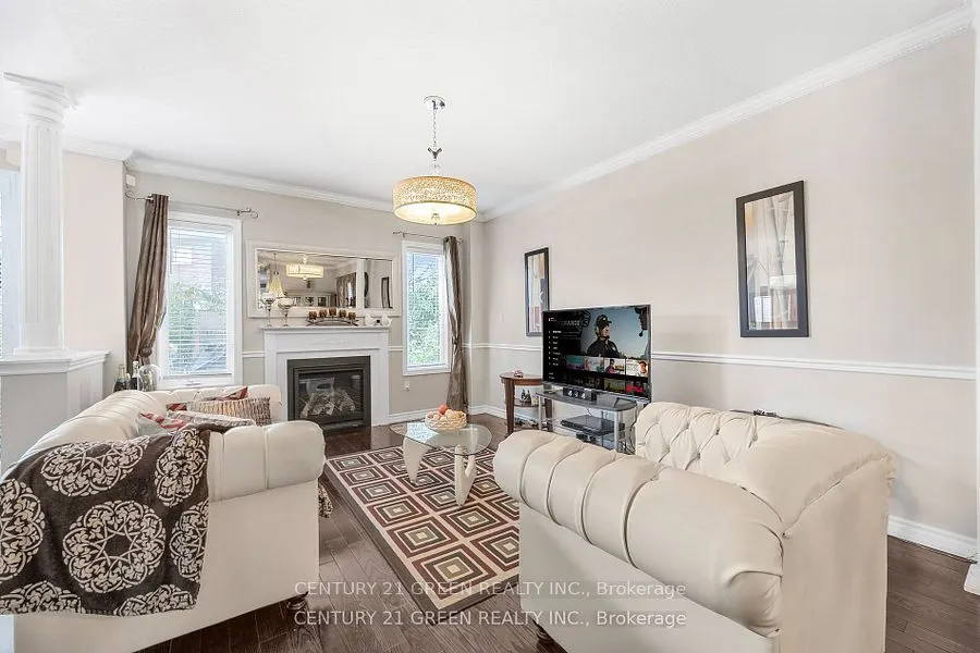 238 King Street S