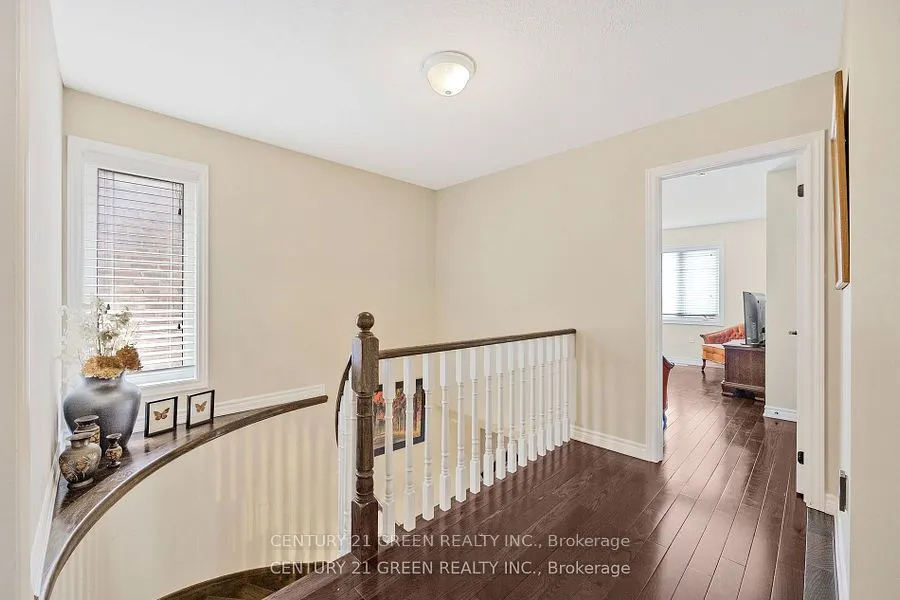238 King Street S