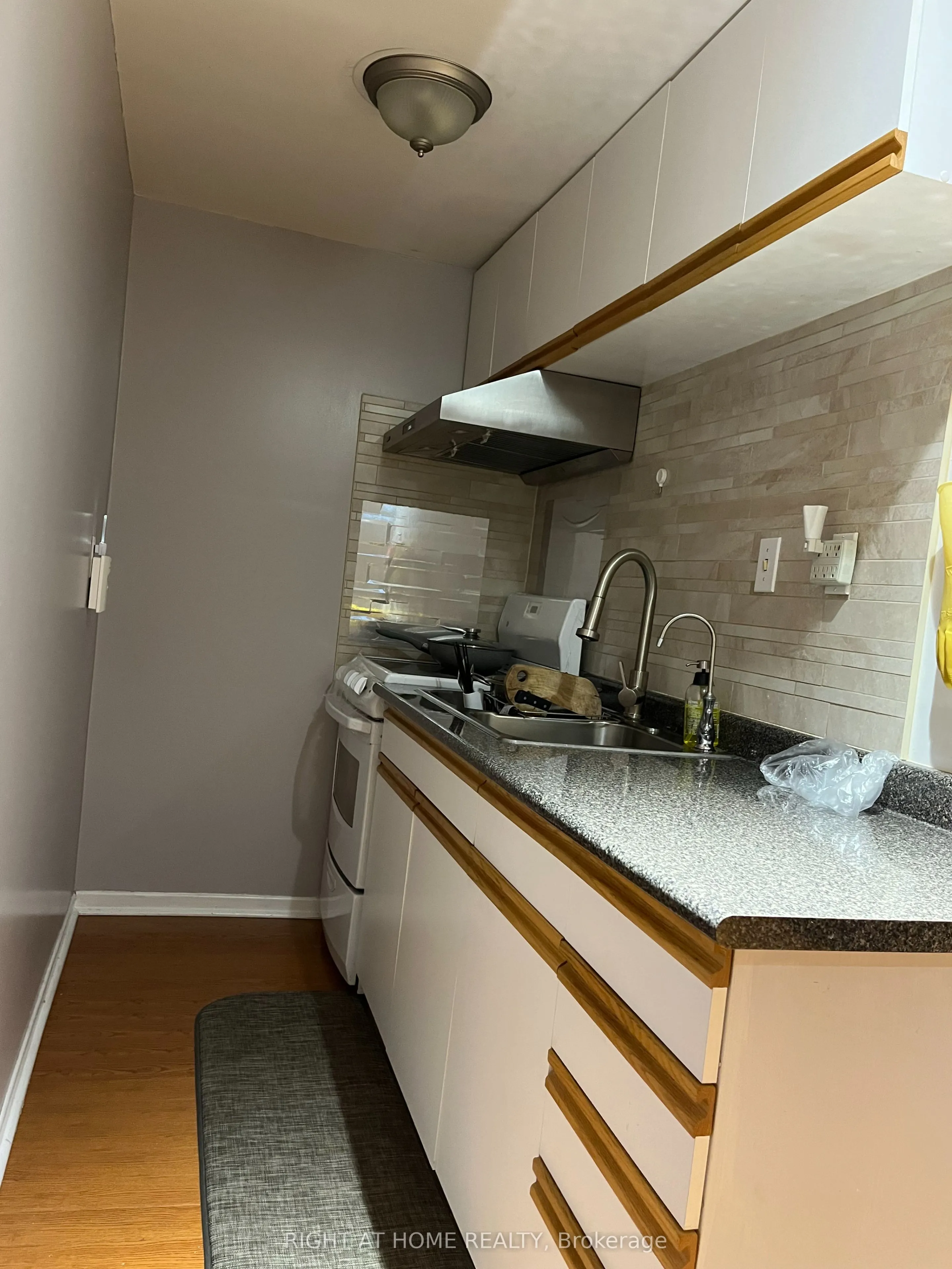 12 Albert Street, #basement