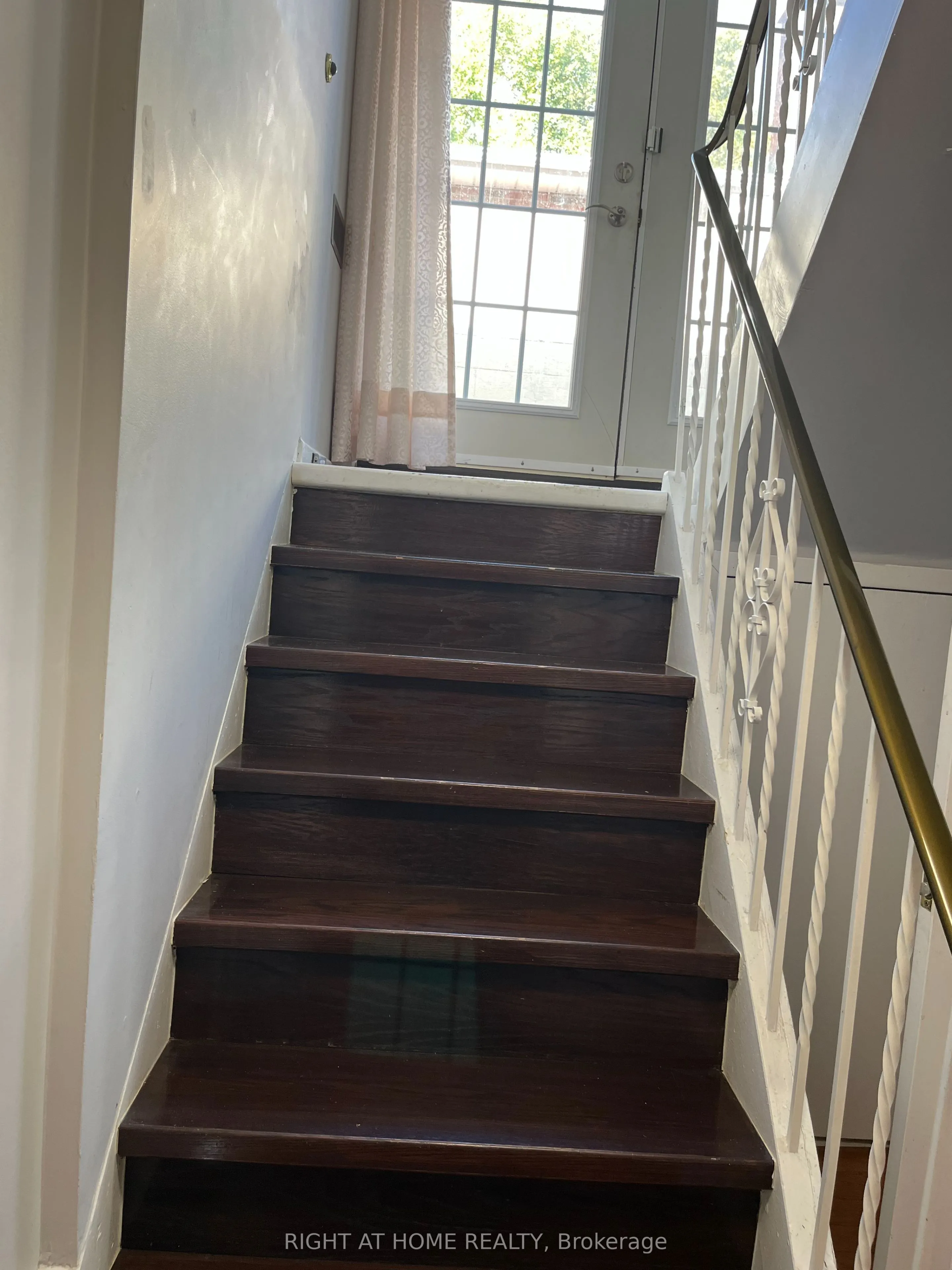12 Albert Street, #basement