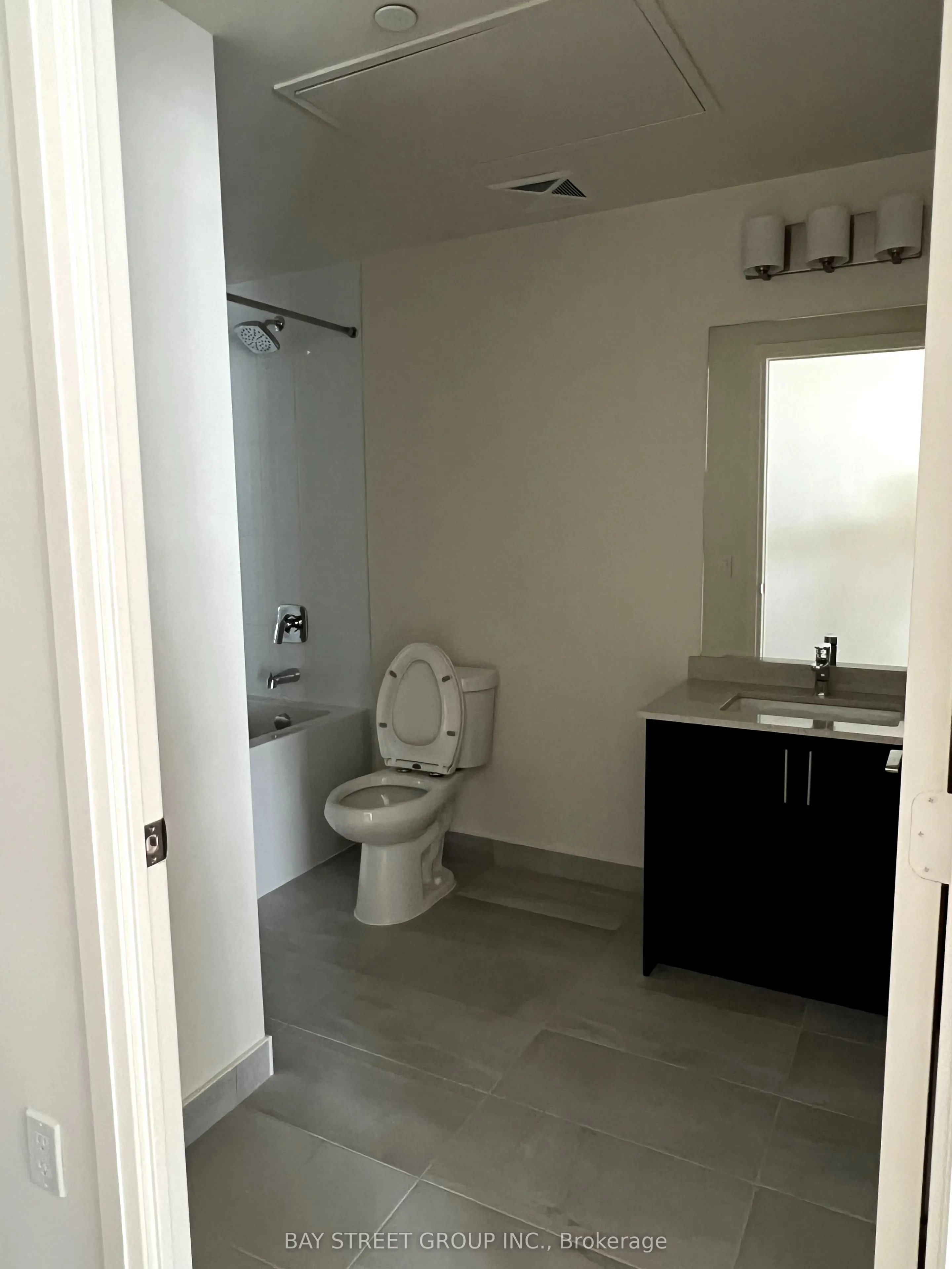 27 Korda Gate, #418