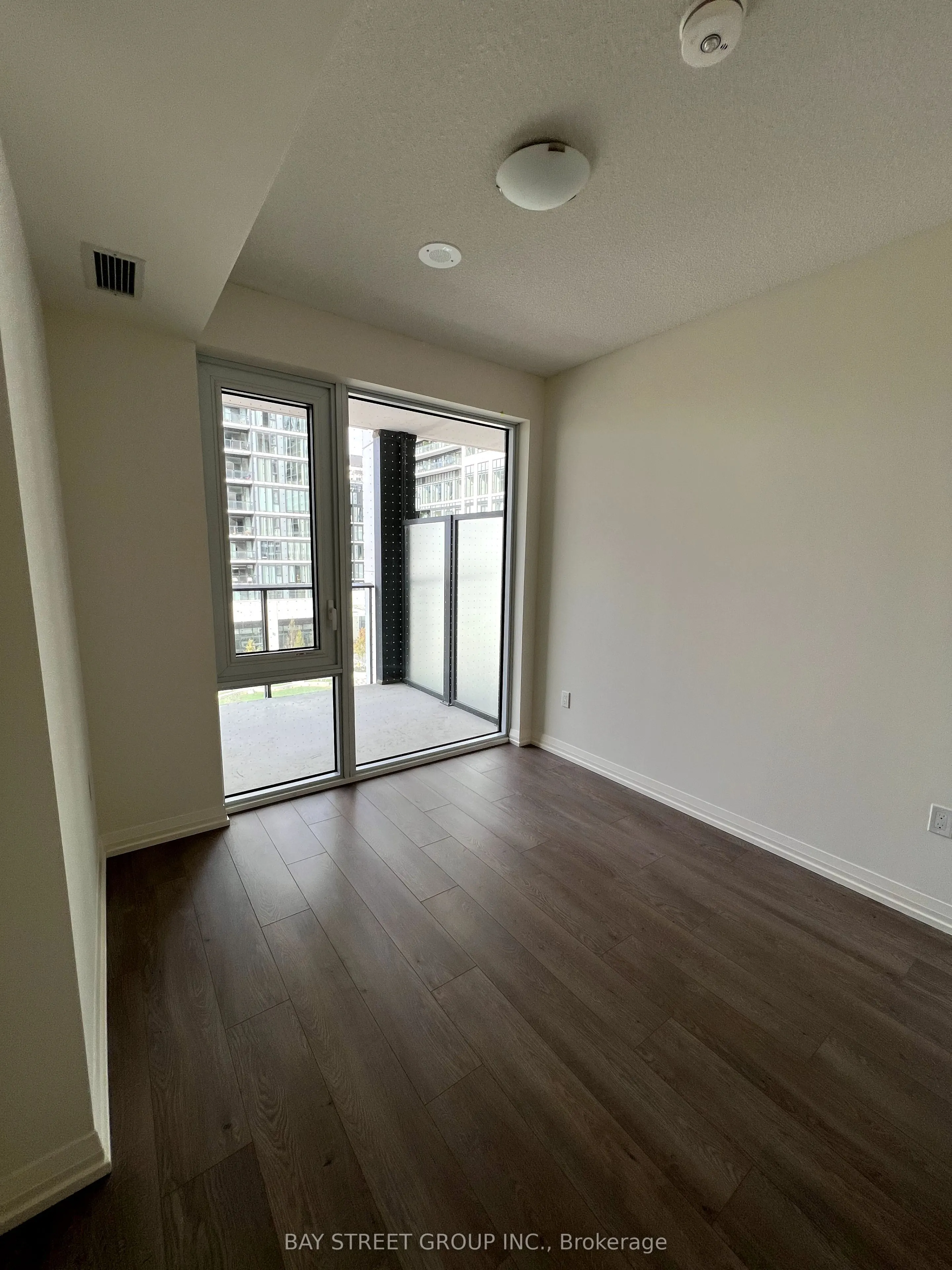 27 Korda Gate, #418