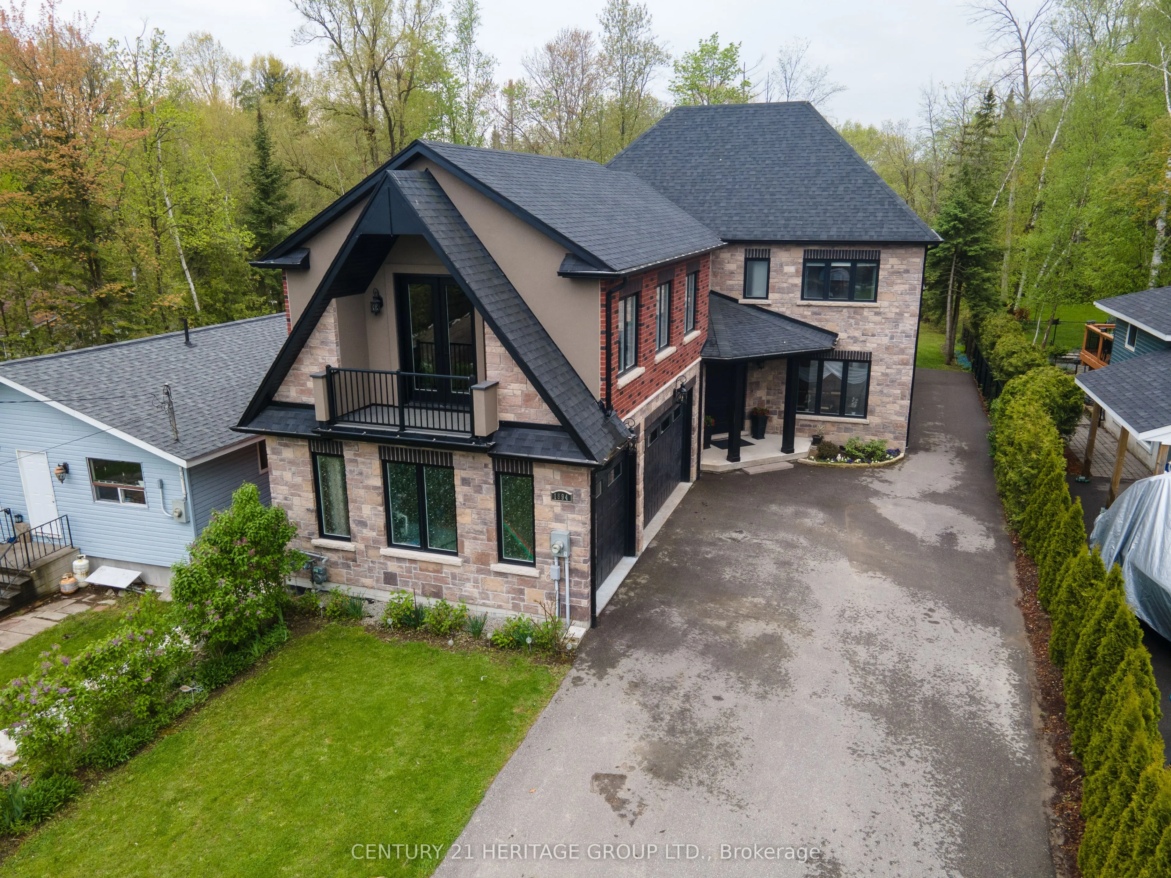 1894 Simcoe Boulevard