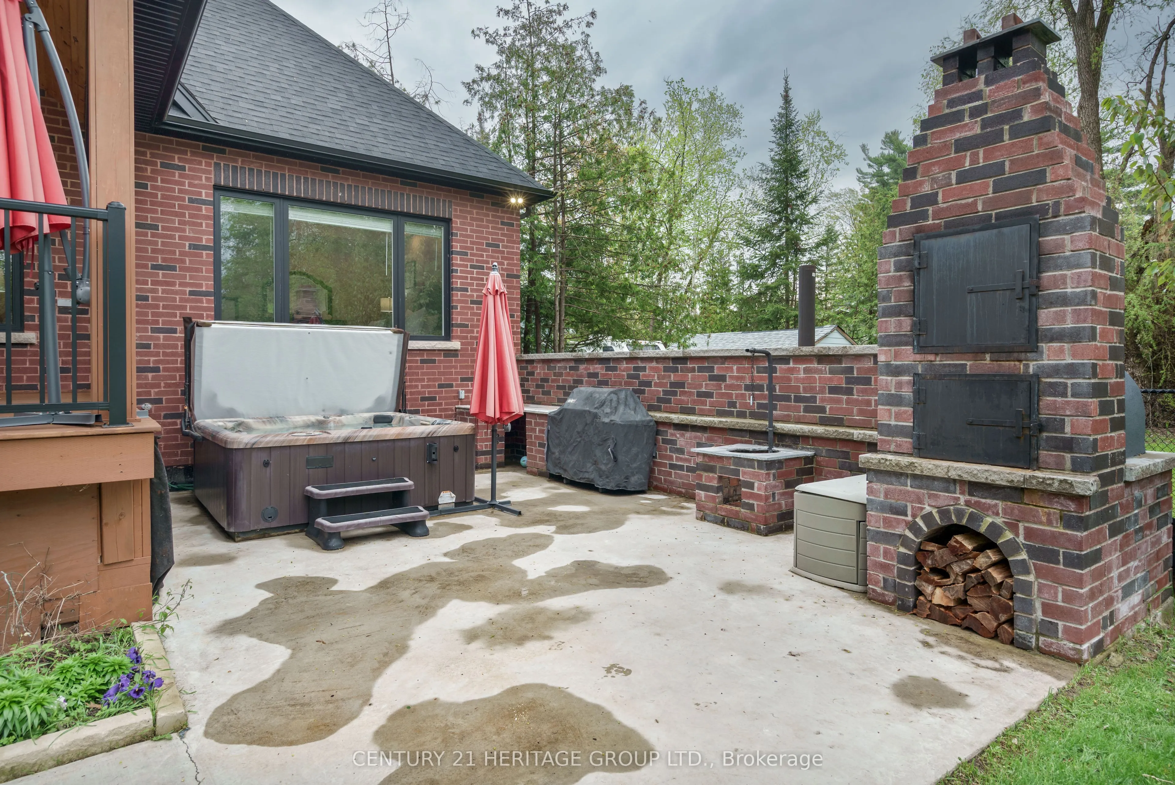1894 Simcoe Boulevard