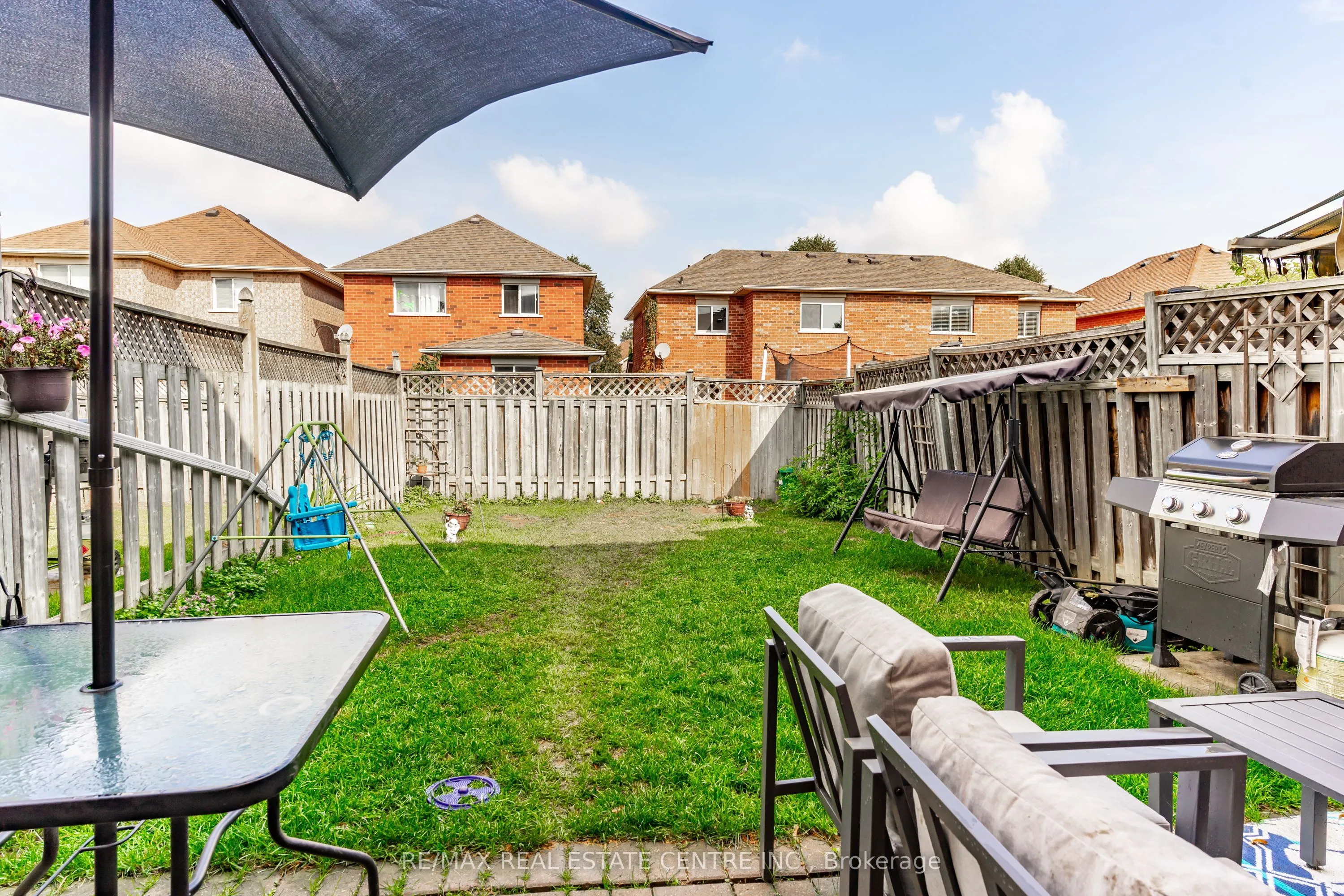 96 Henderson Crescent
