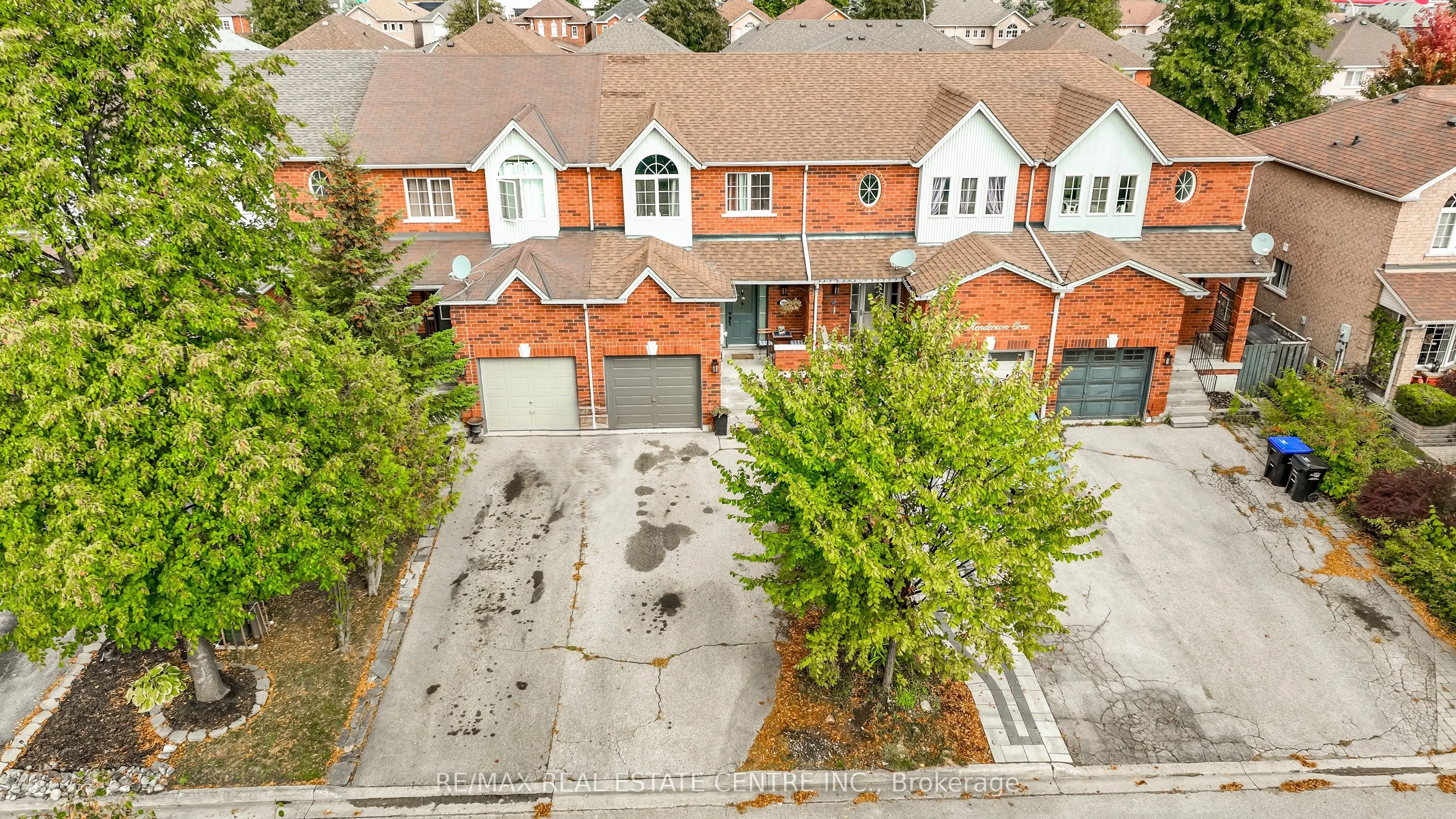 96 Henderson Crescent
