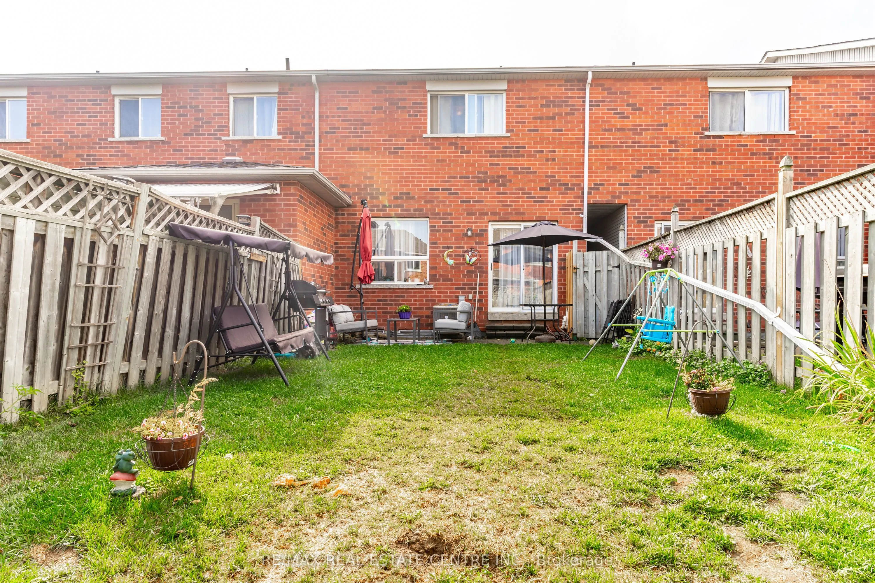 96 Henderson Crescent