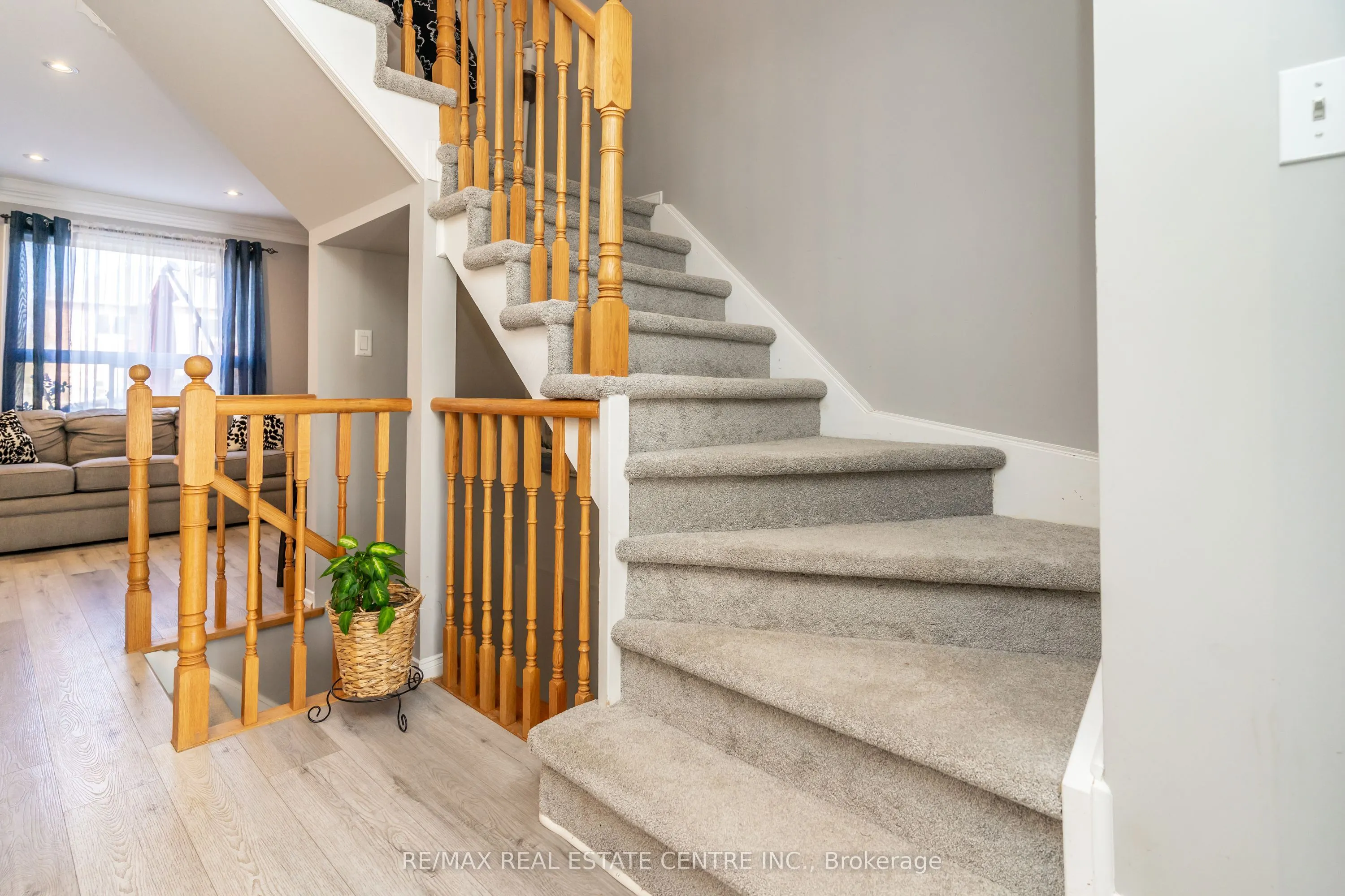 96 Henderson Crescent