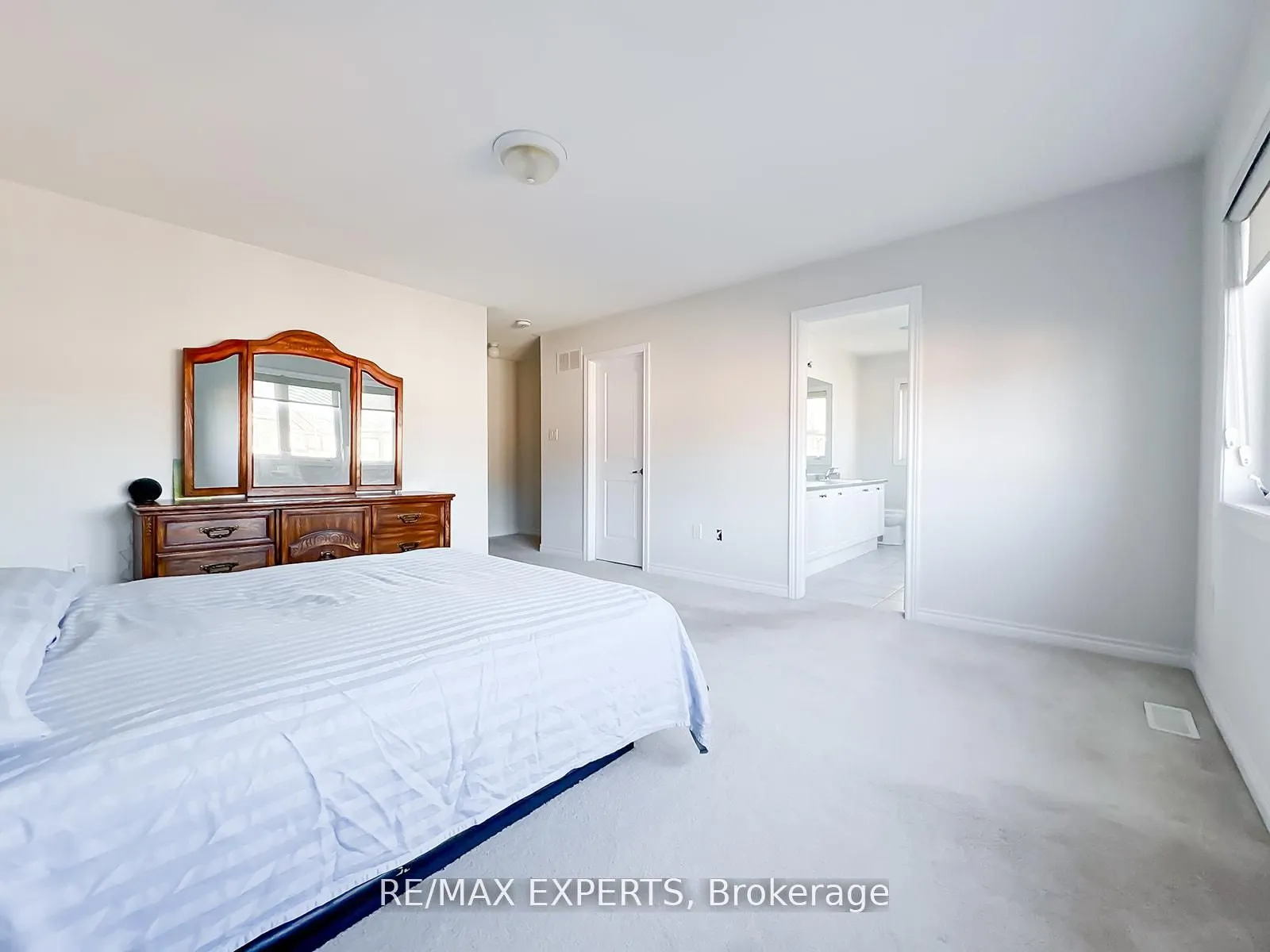 1426 Farrow Crescent