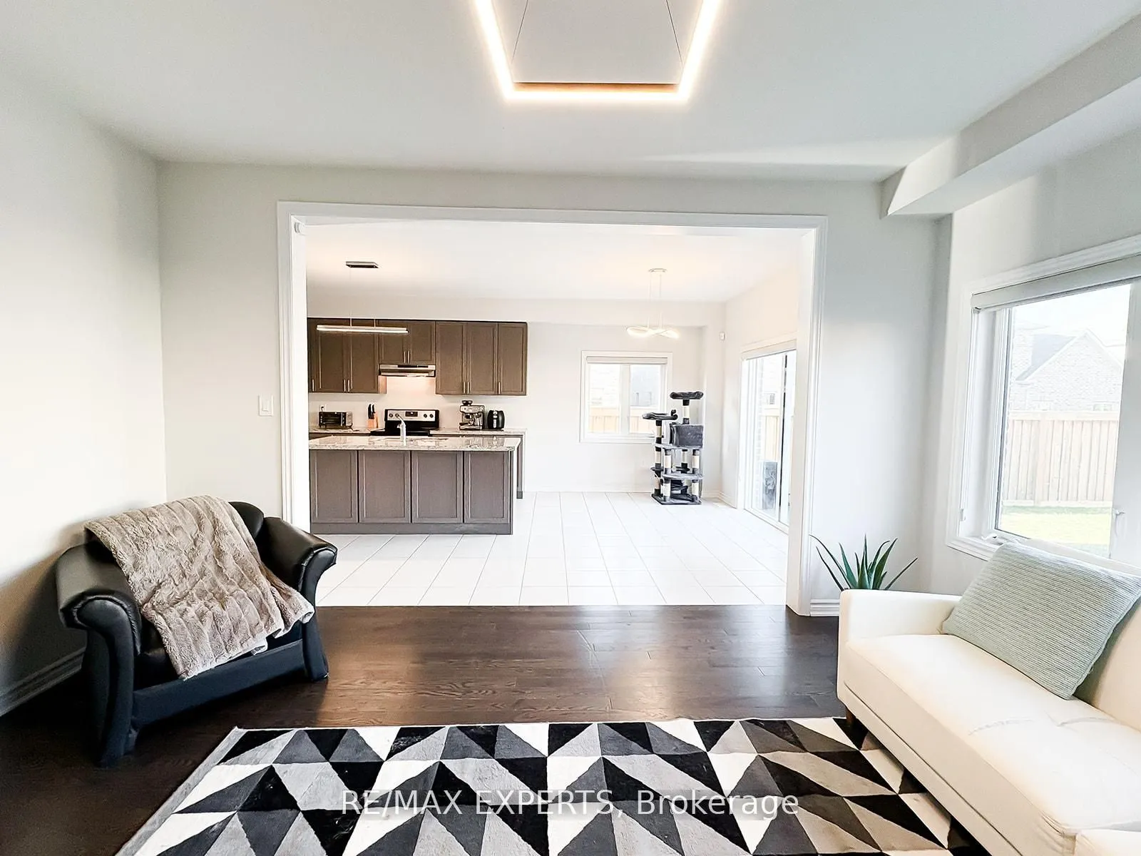 1426 Farrow Crescent