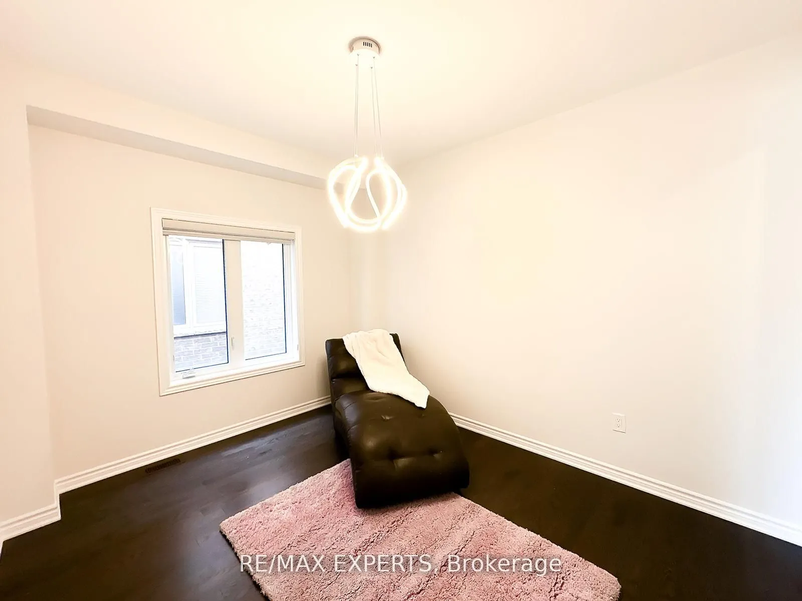 1426 Farrow Crescent