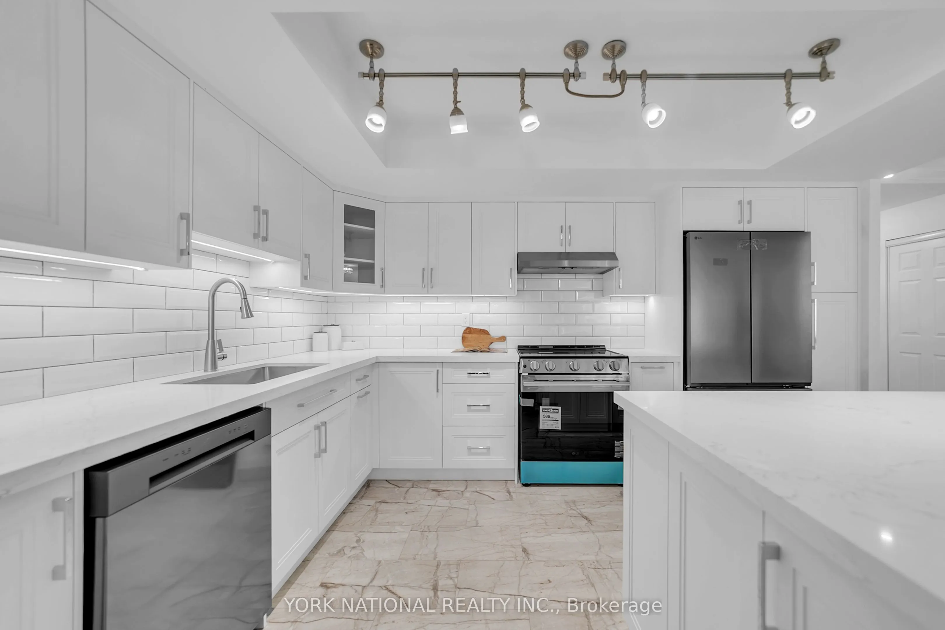 14924 Yonge Street, #408