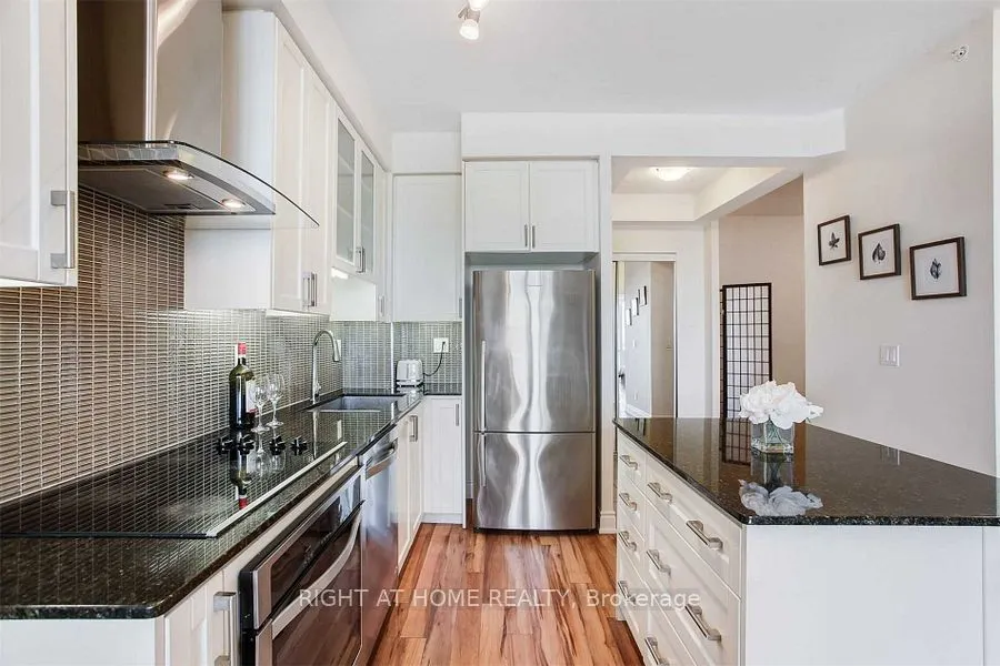 9088 Yonge Street, #907