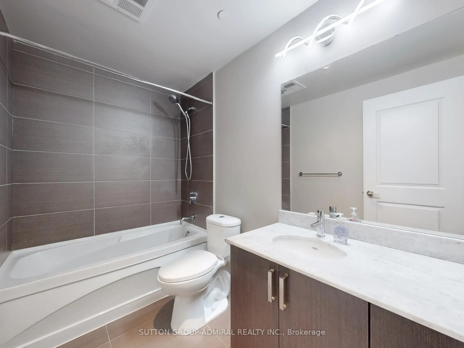 7608 yonge Street, #604