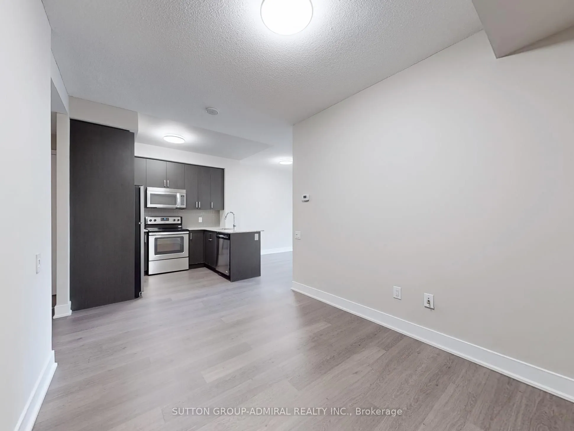 7608 yonge Street, #604