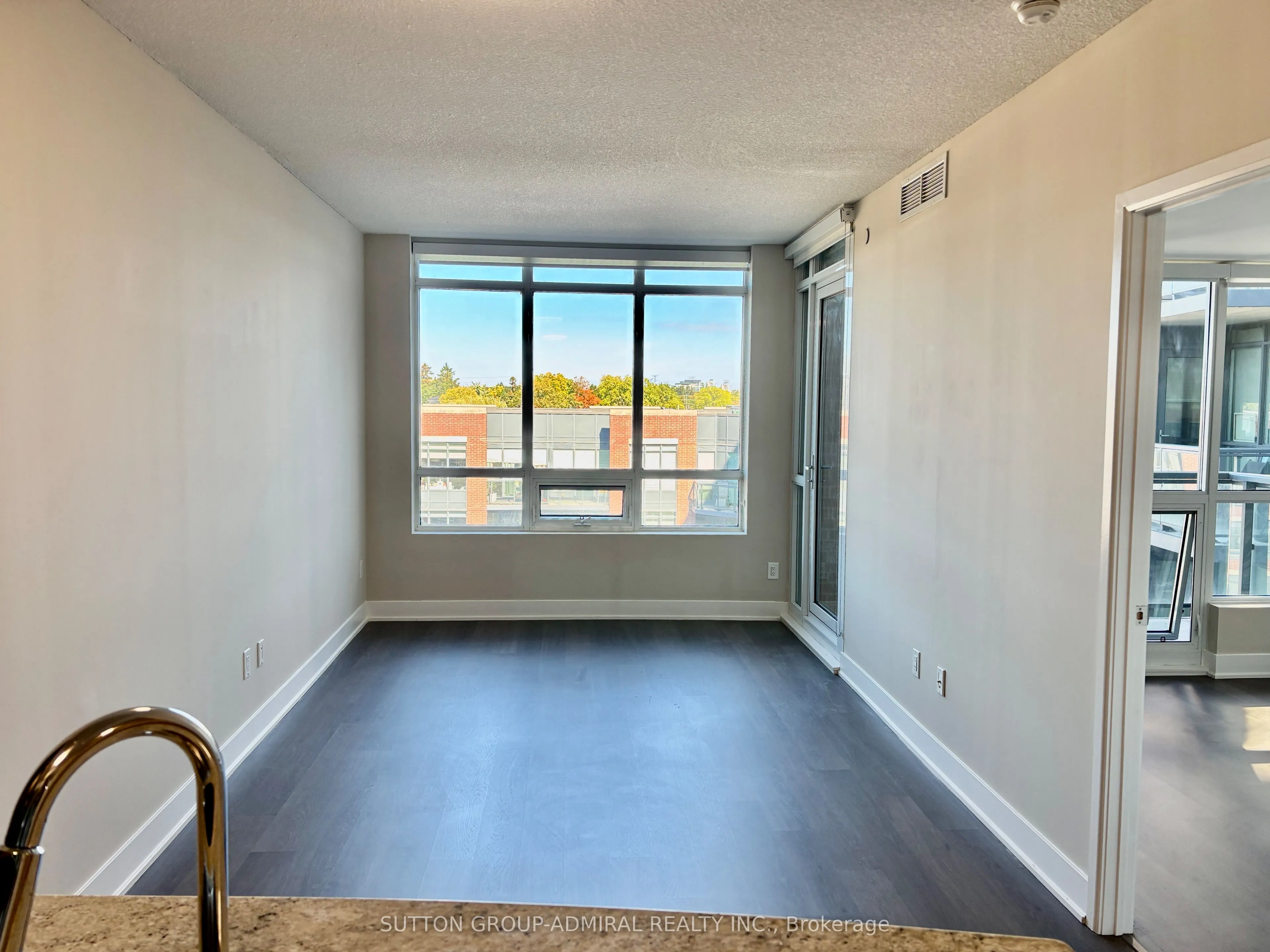 7608 yonge Street, #604