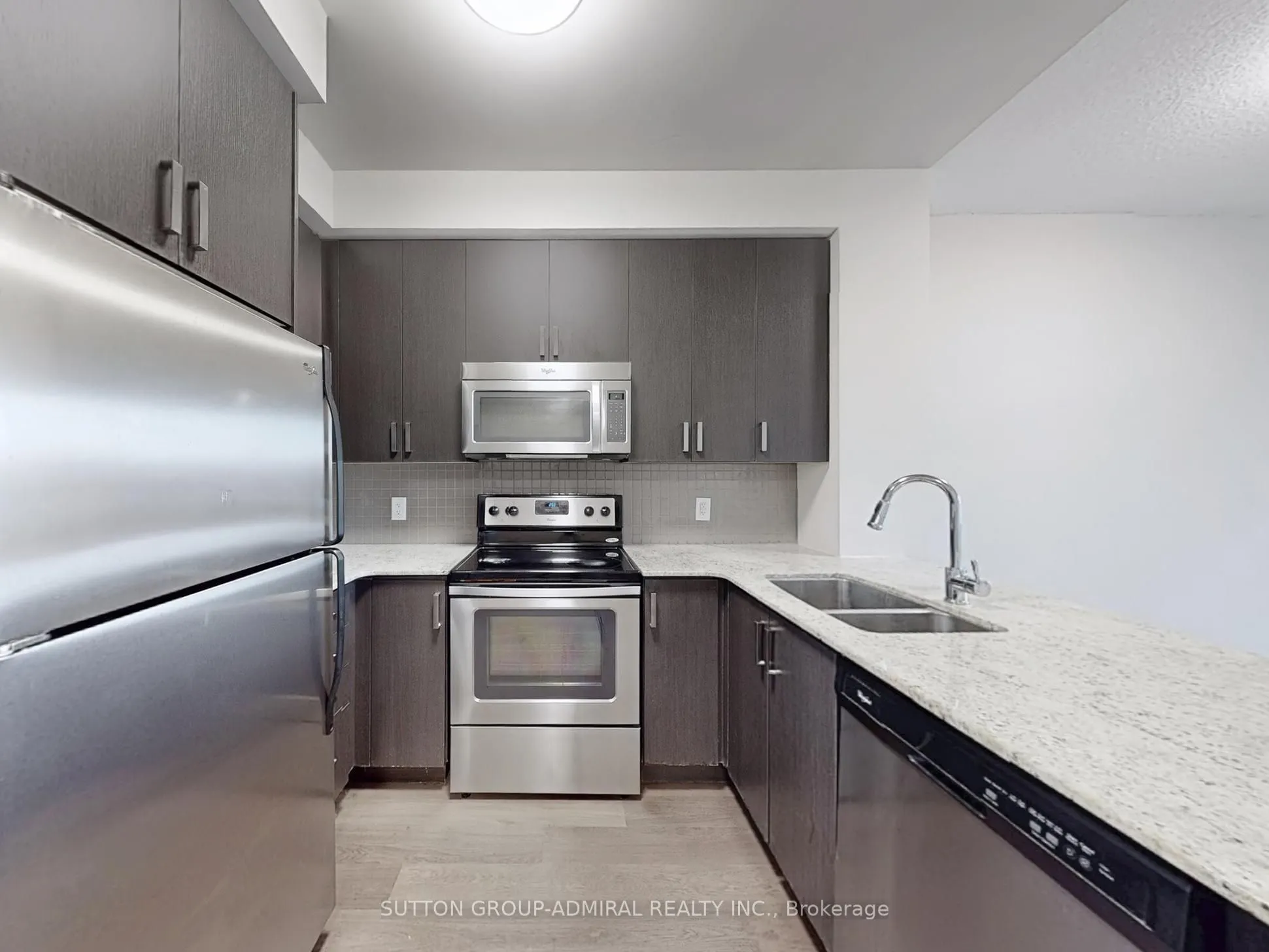 7608 yonge Street, #604