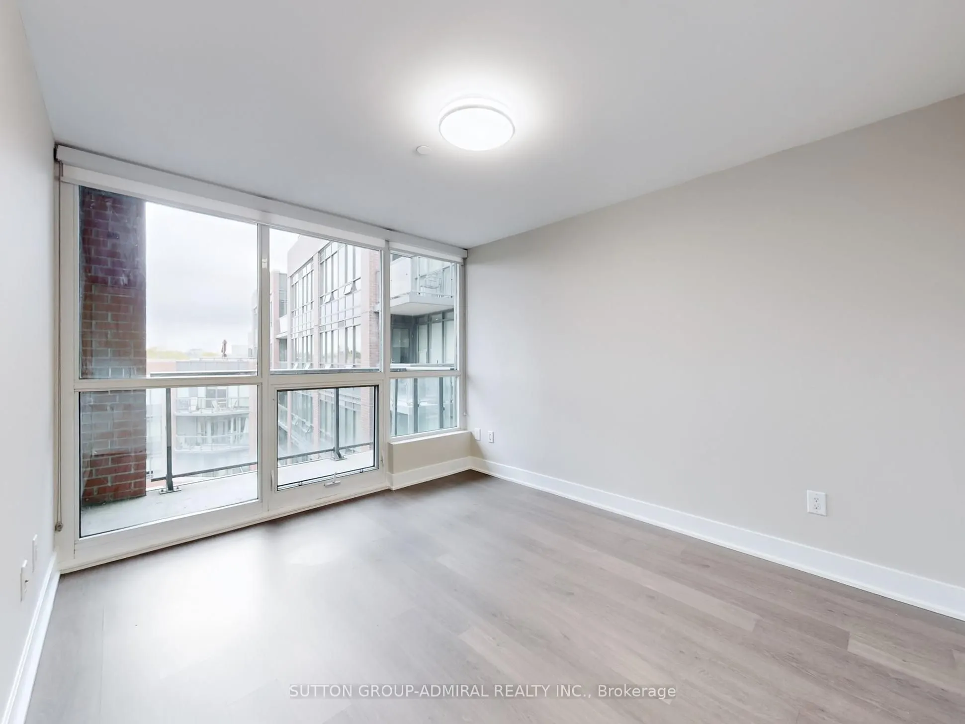 7608 yonge Street, #604