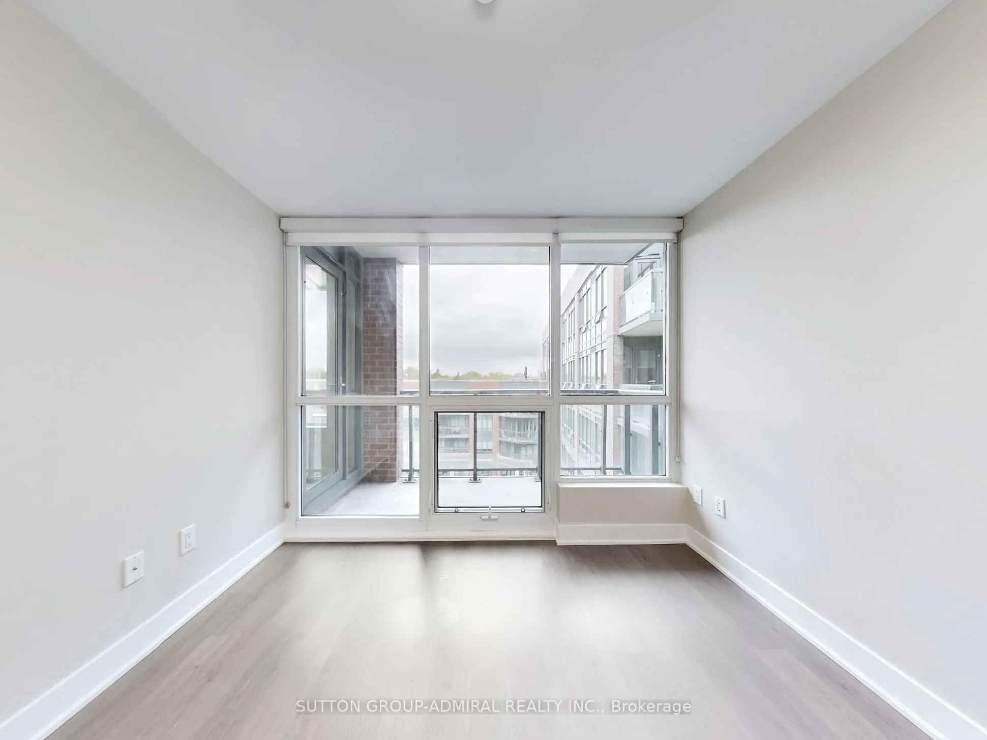 7608 yonge Street, #604