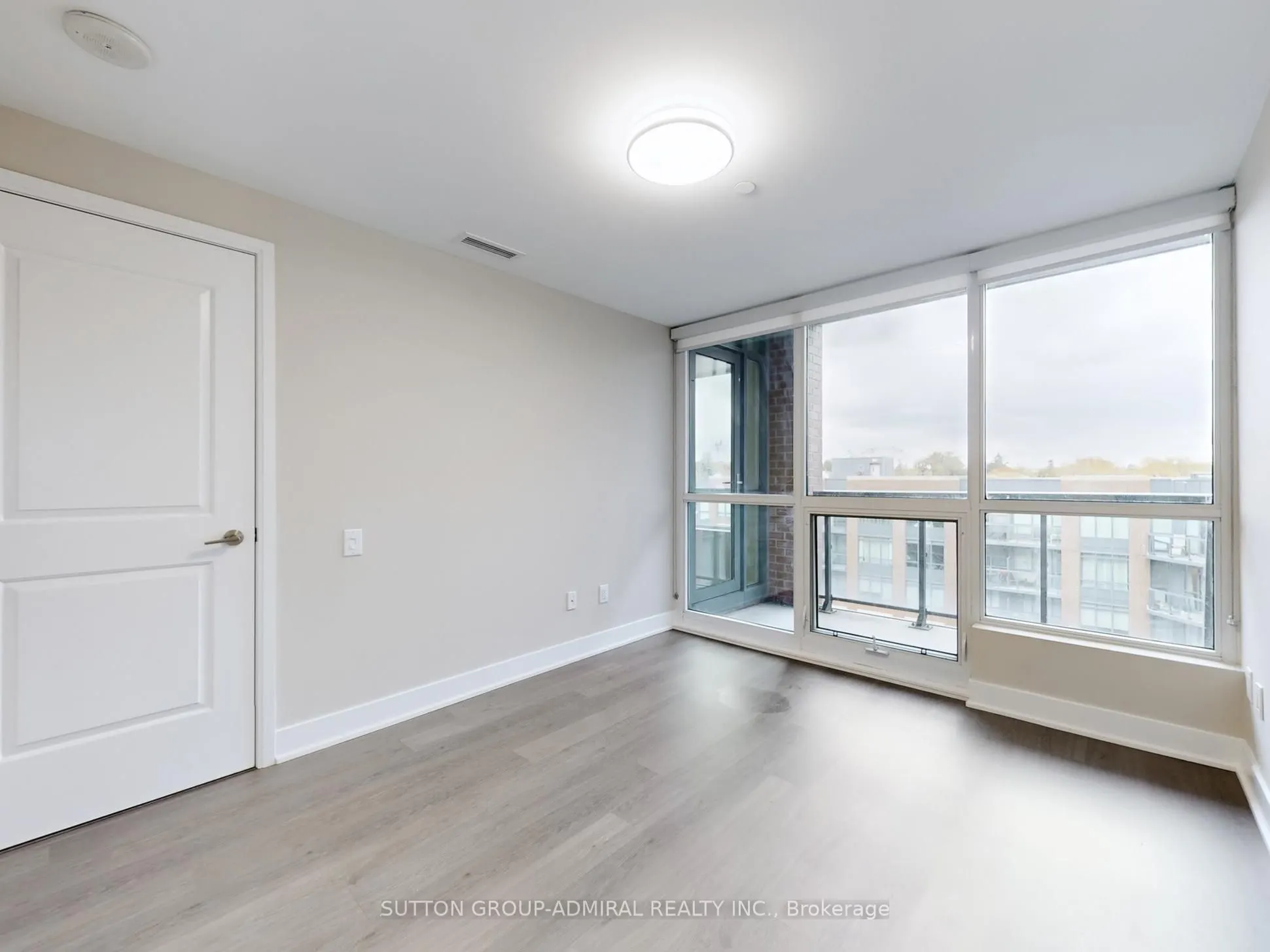 7608 yonge Street, #604
