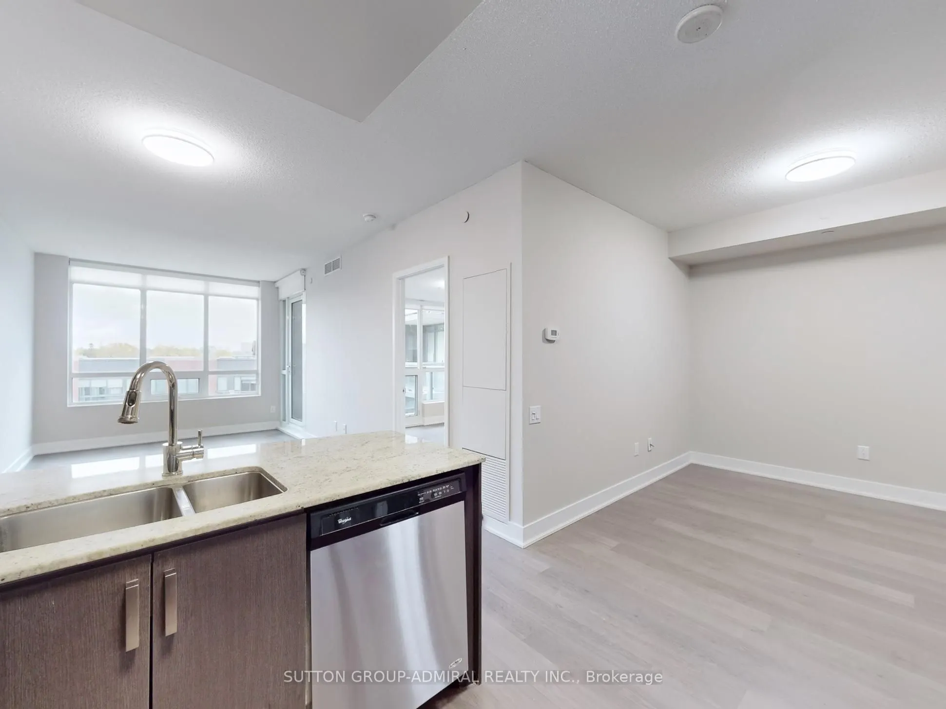 7608 yonge Street, #604
