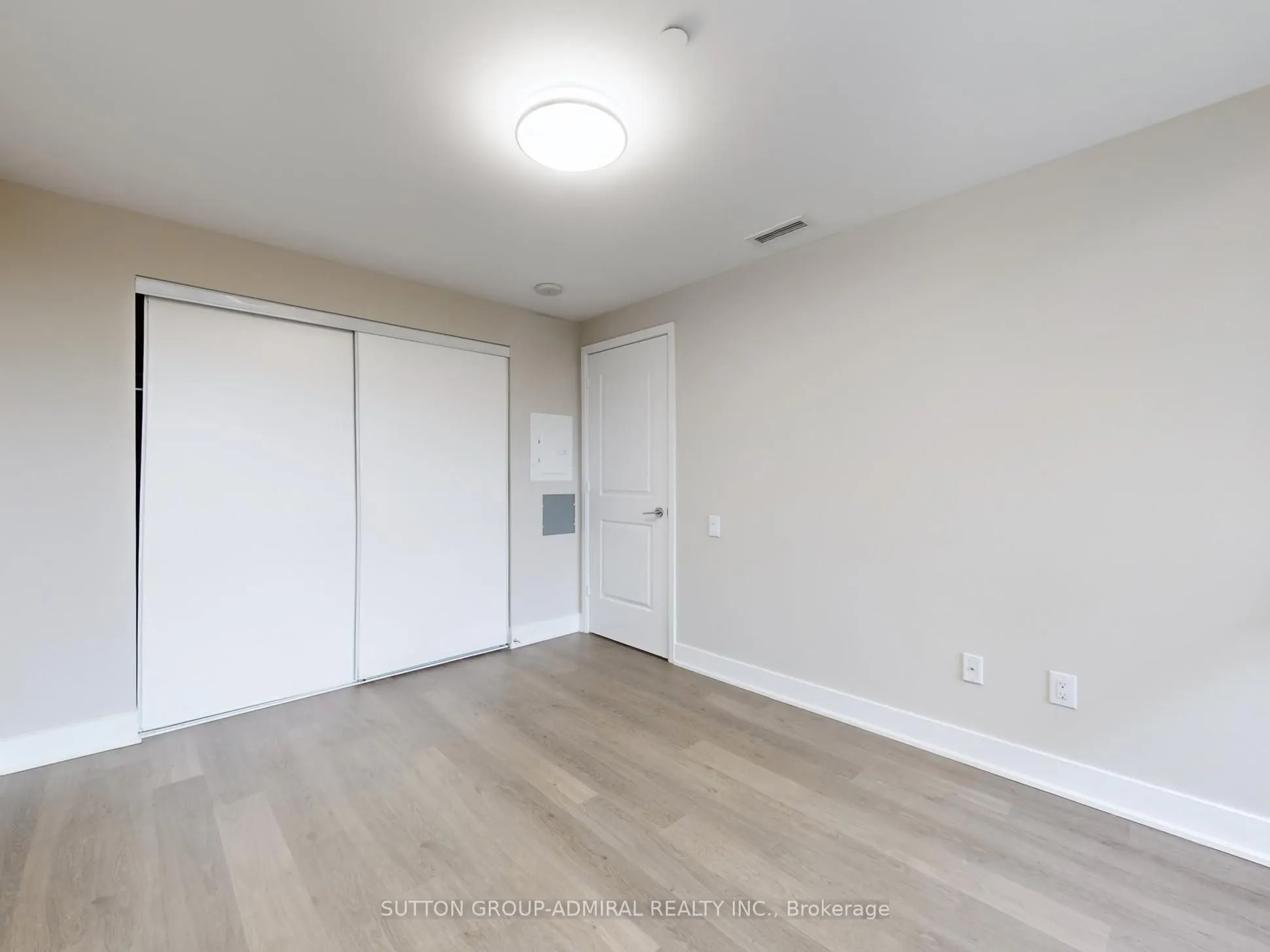 7608 yonge Street, #604