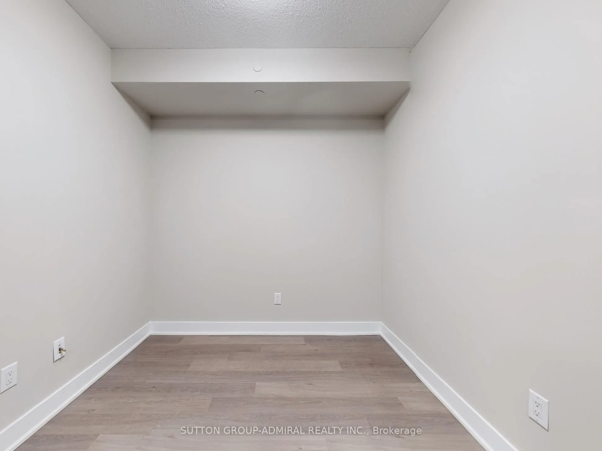 7608 yonge Street, #604