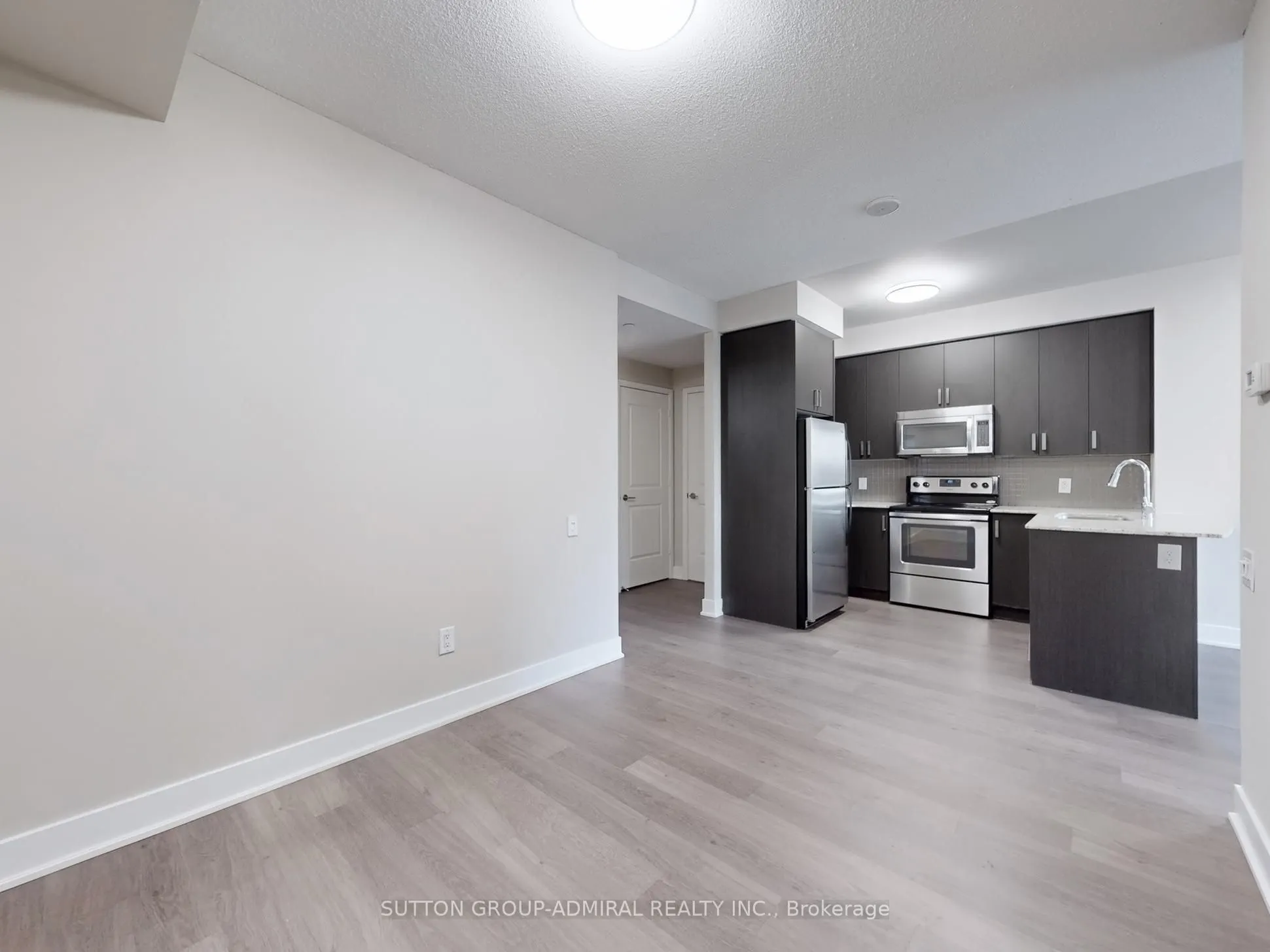 7608 yonge Street, #604