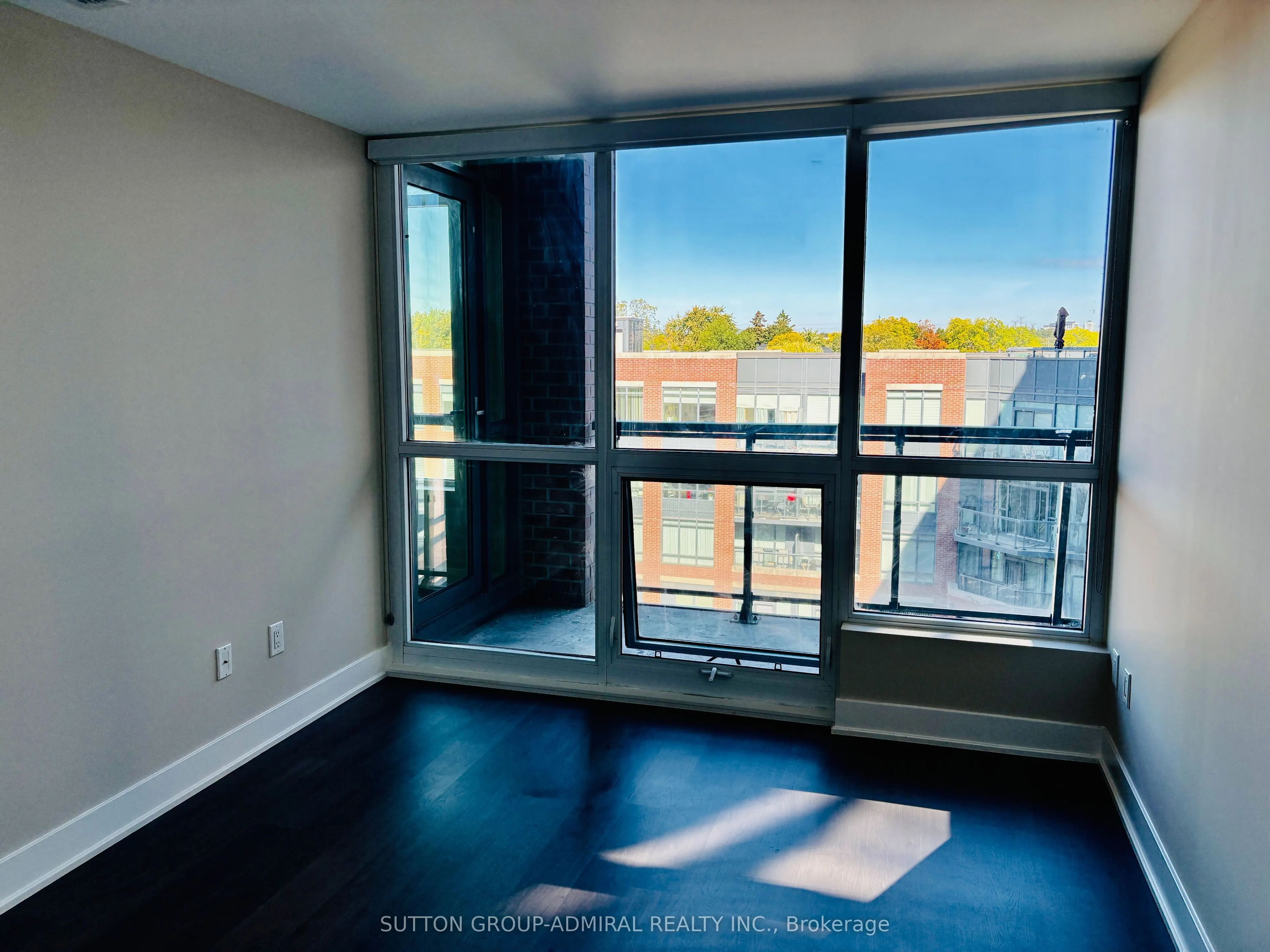 7608 yonge Street, #604
