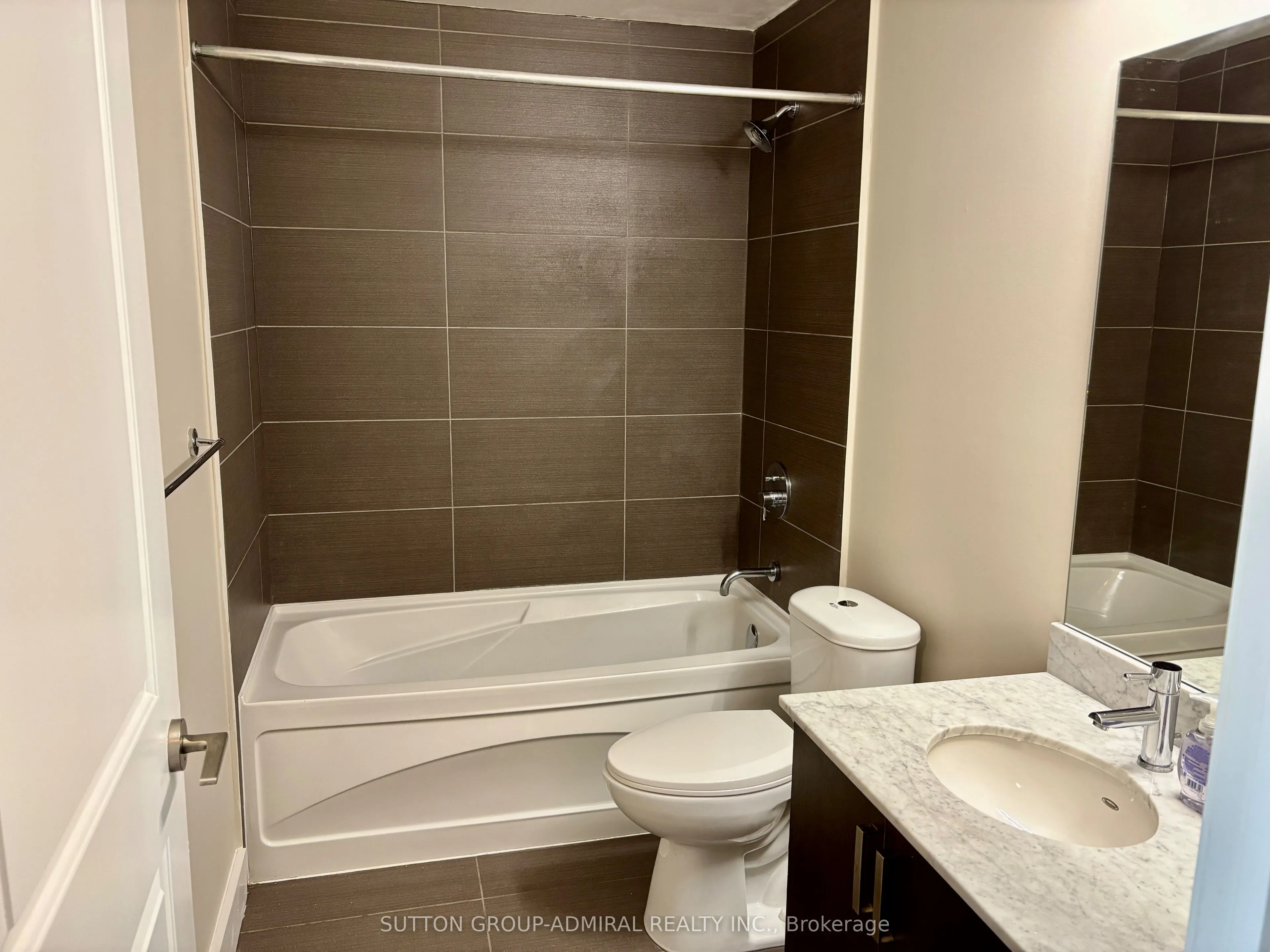 7608 yonge Street, #604