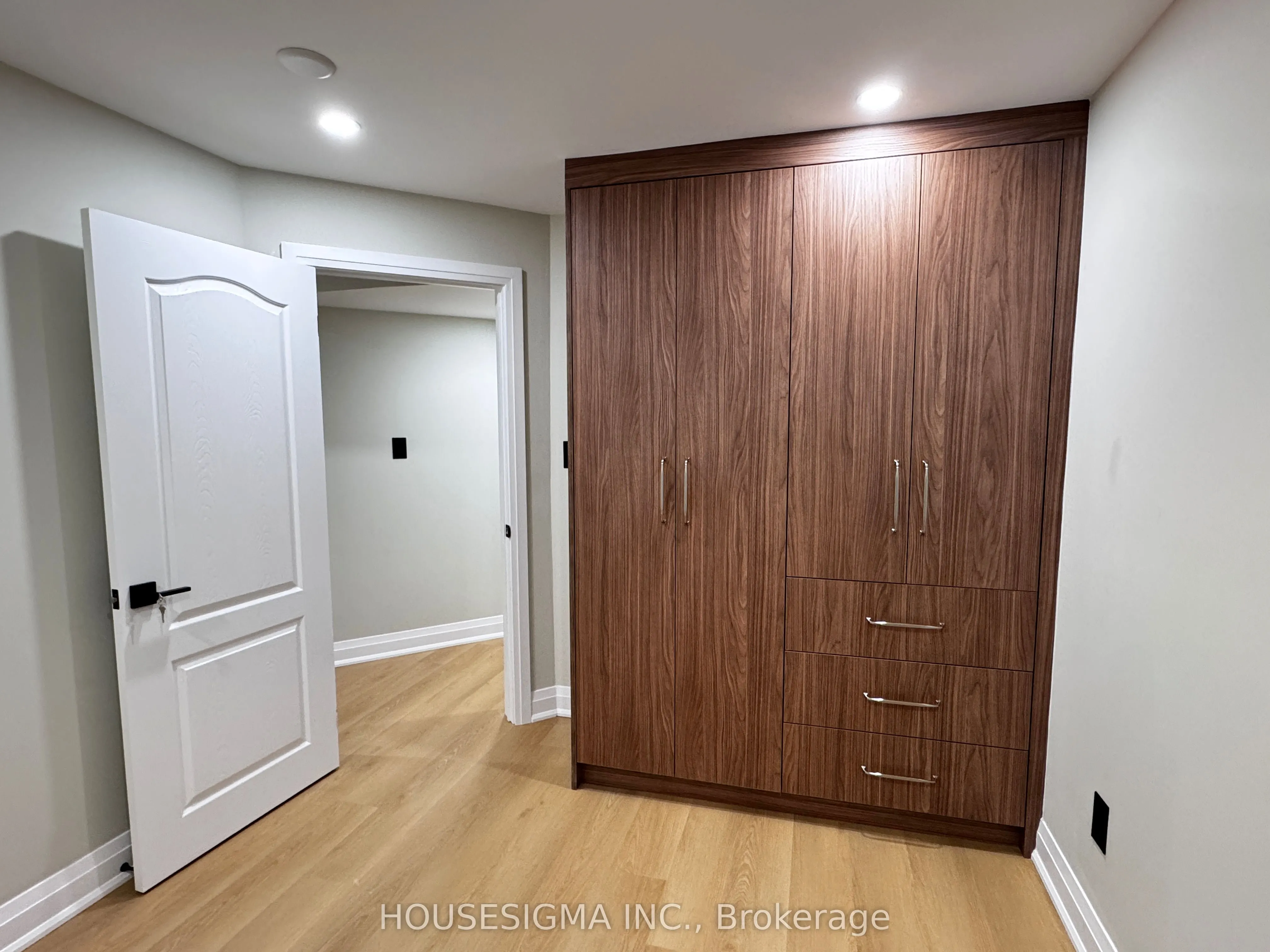 9 Delevan Court
