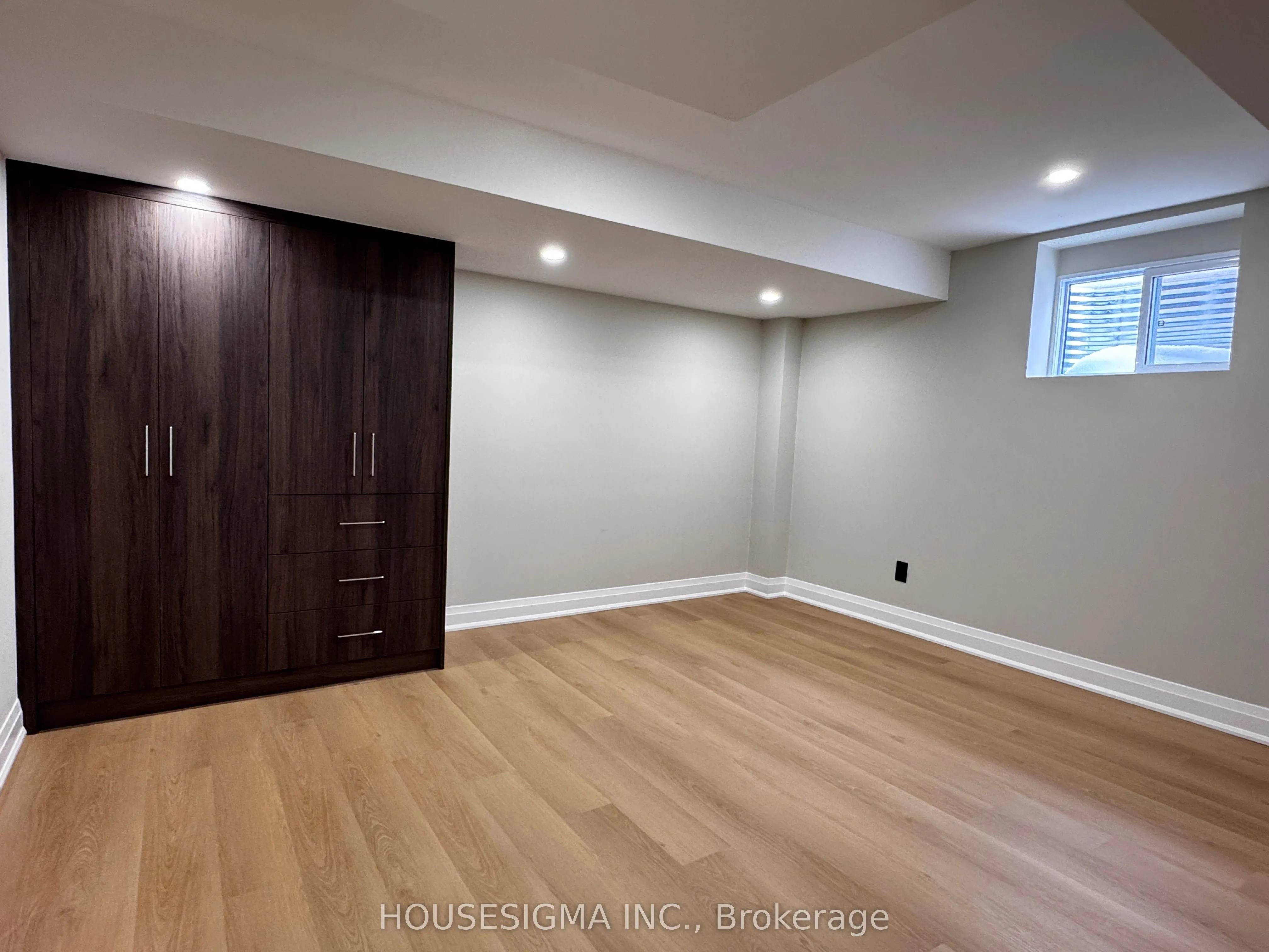 9 Delevan Court