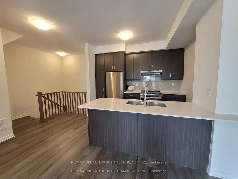 130 Honeycrisp Crescent, #324