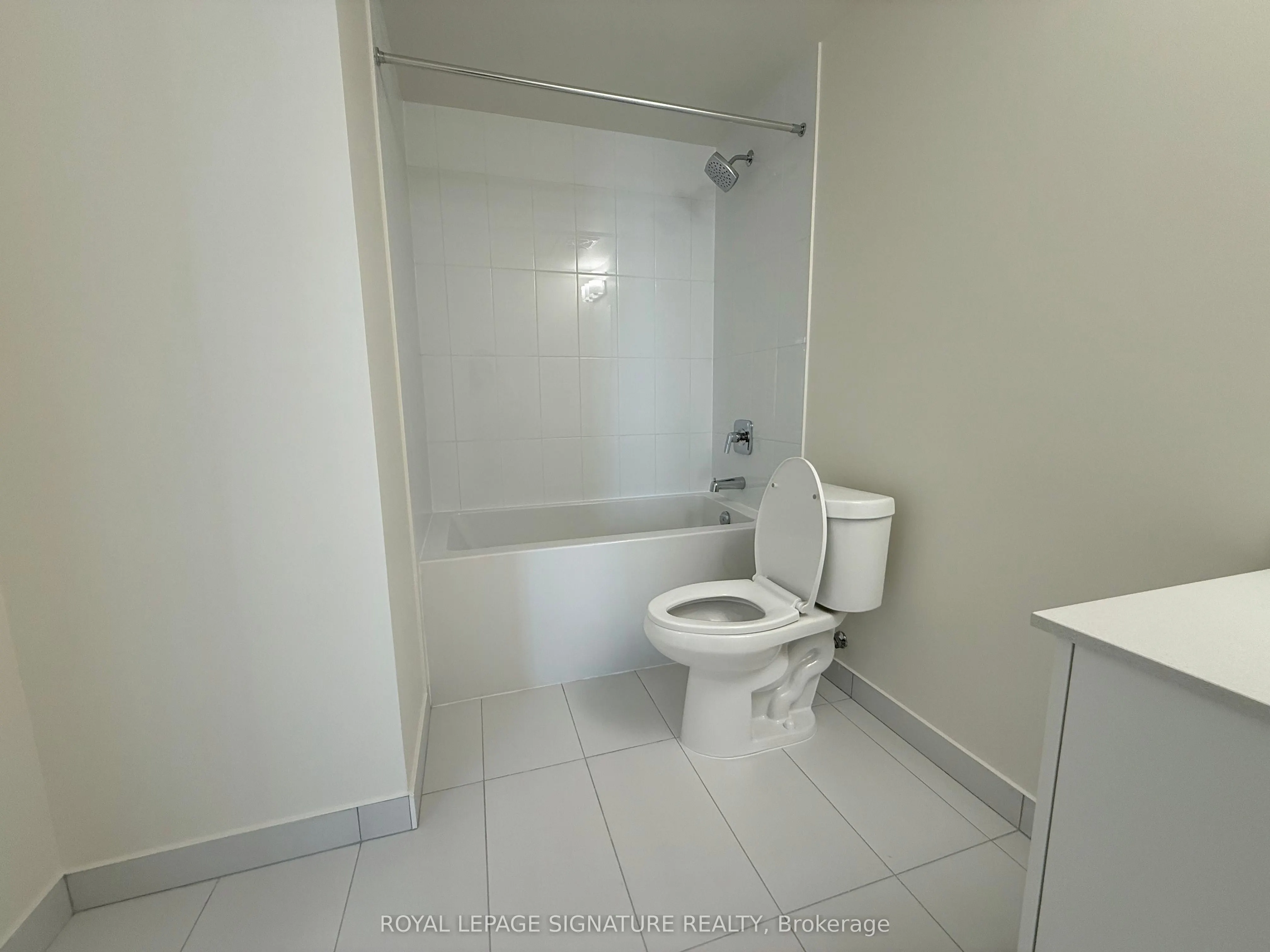 27 Korda Gate, #214