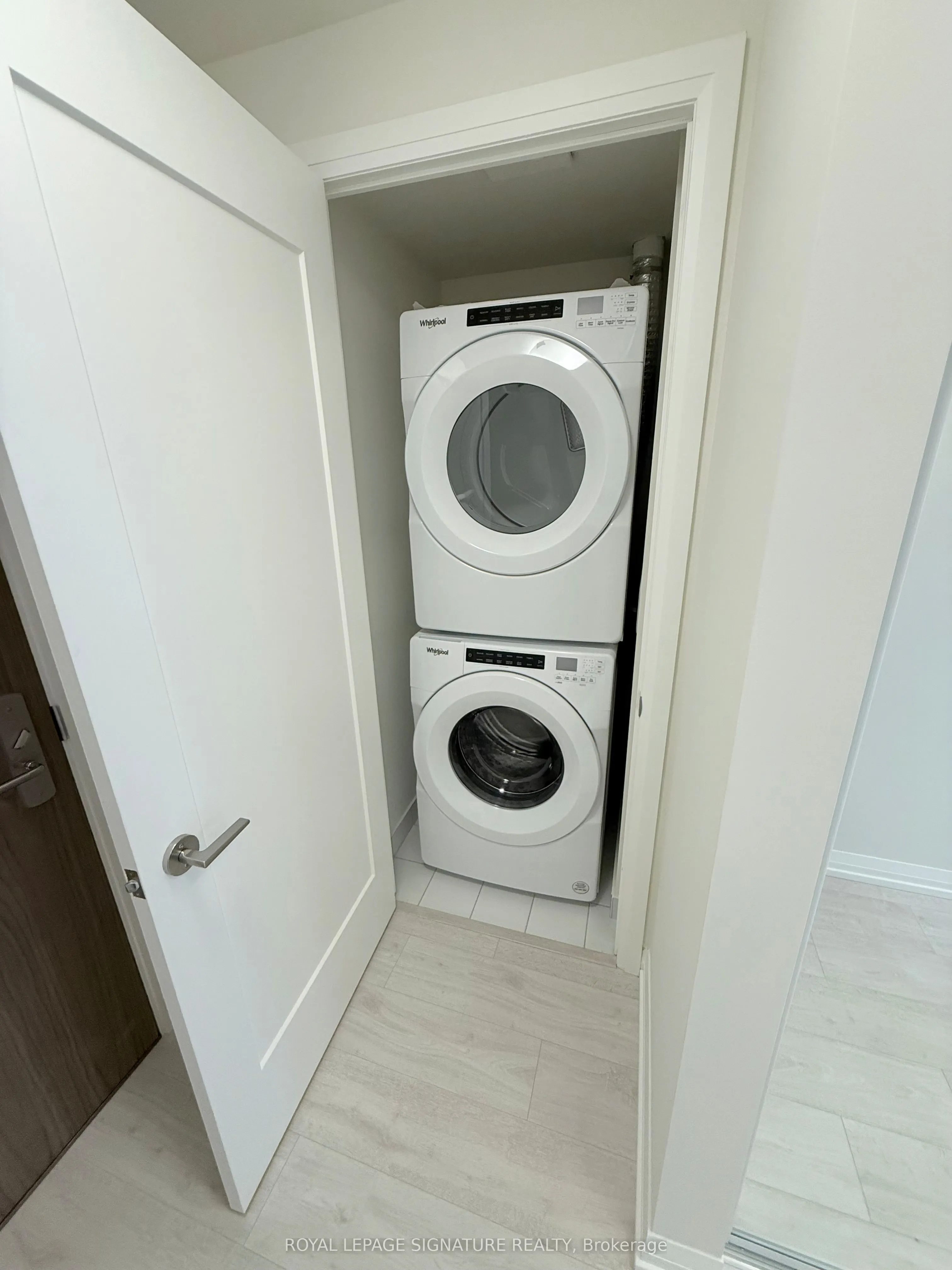 27 Korda Gate, #214