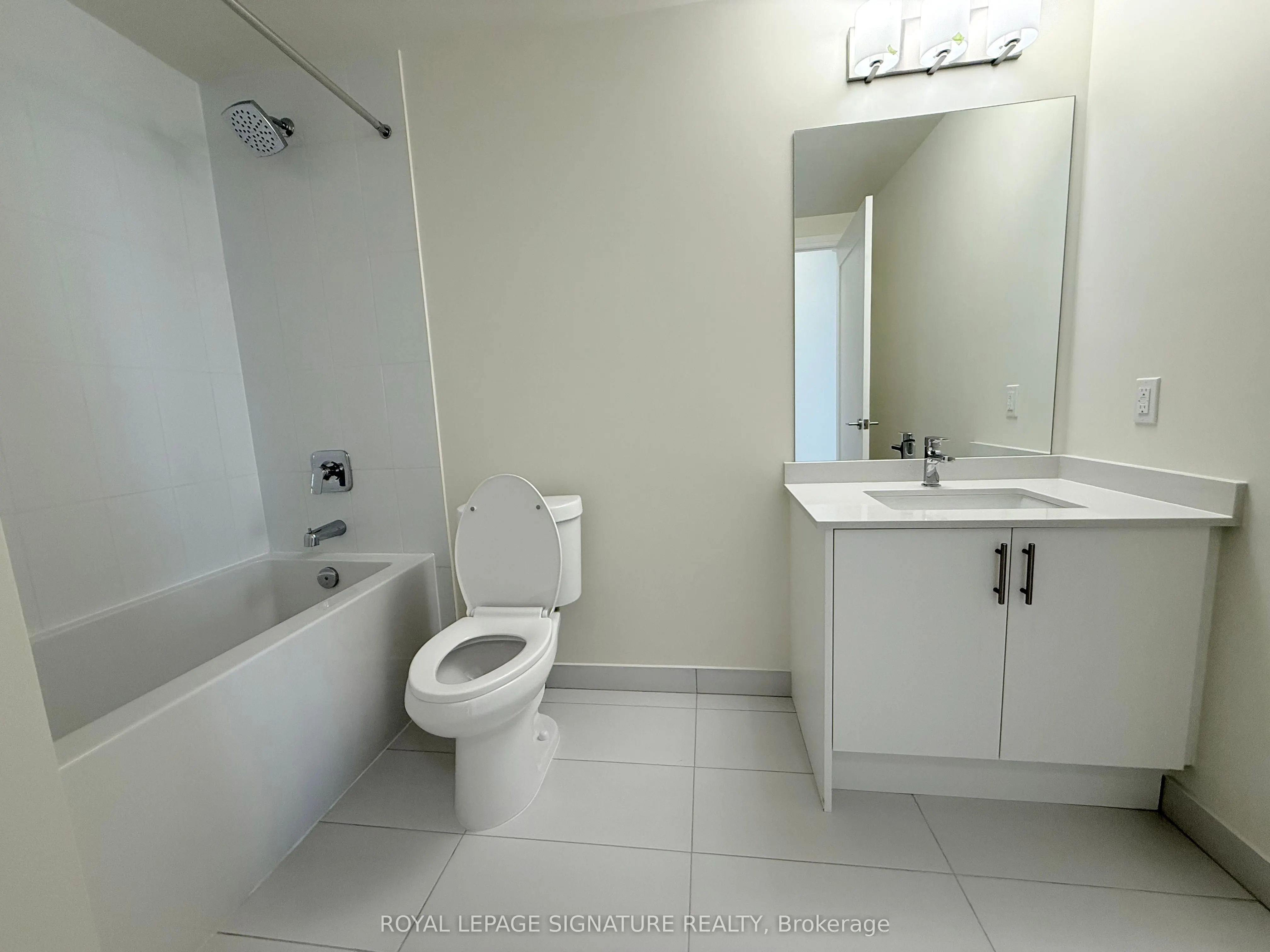 27 Korda Gate, #214