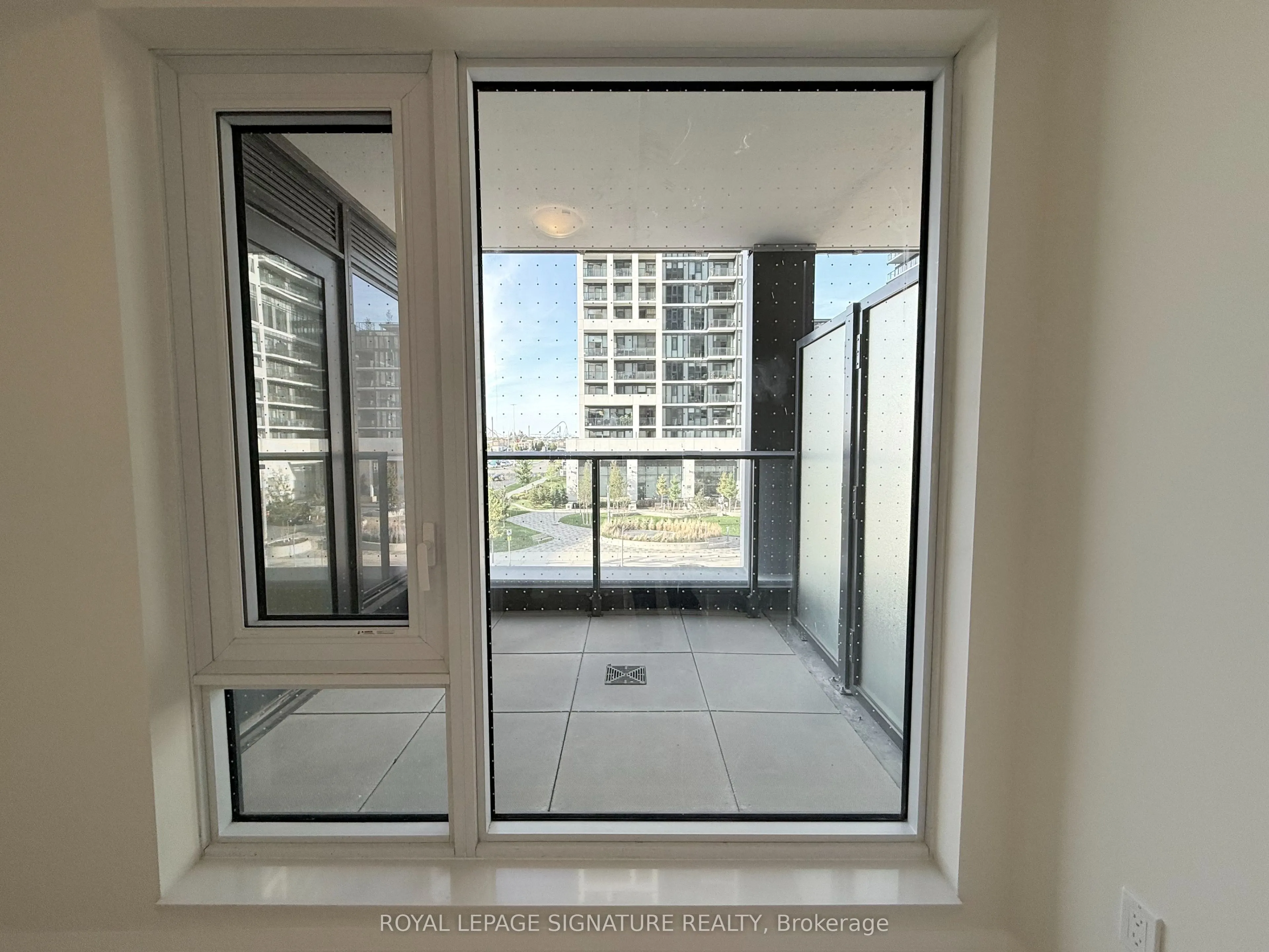27 Korda Gate, #214