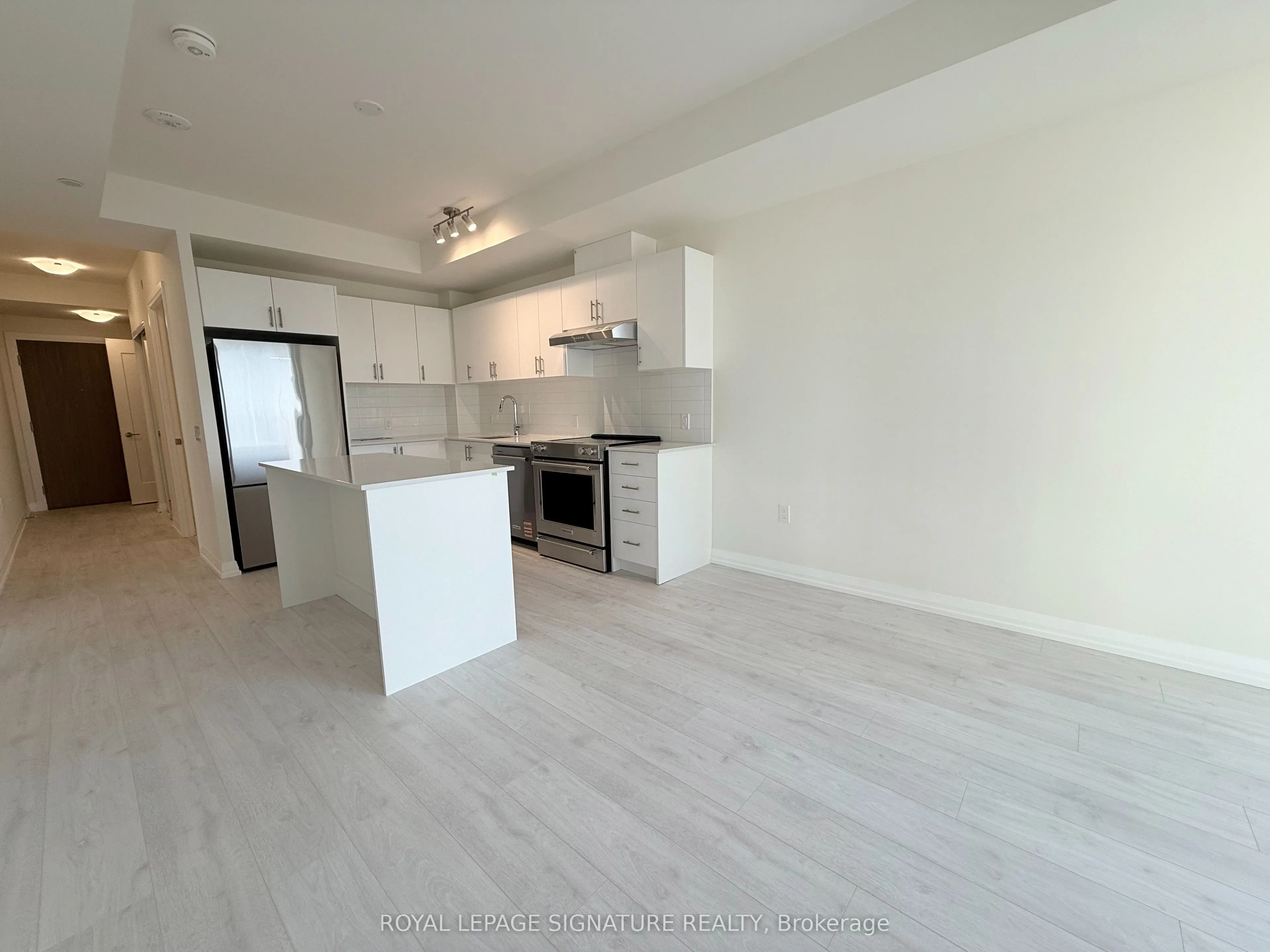 27 Korda Gate, #214