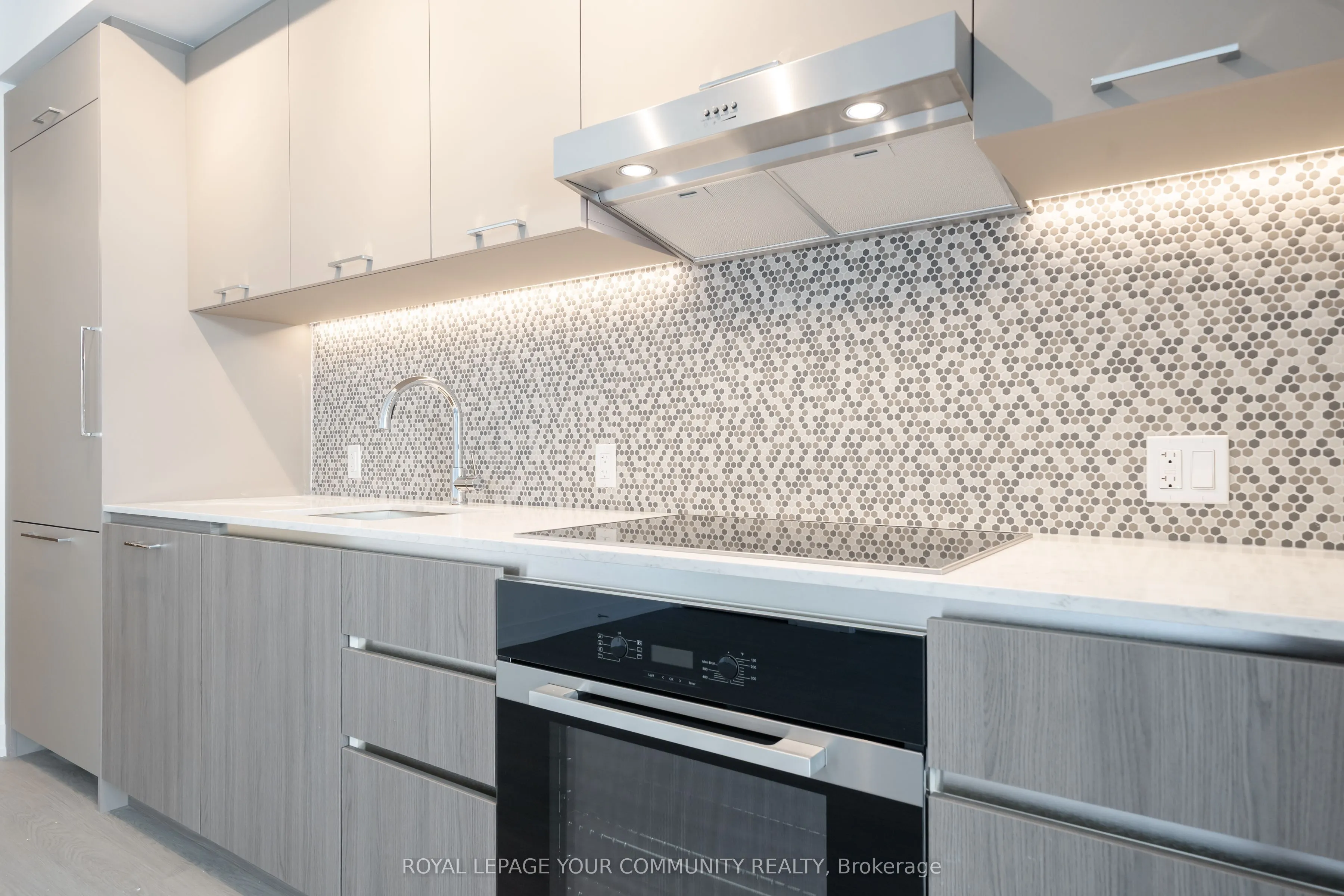 8188 Yonge Street, #725