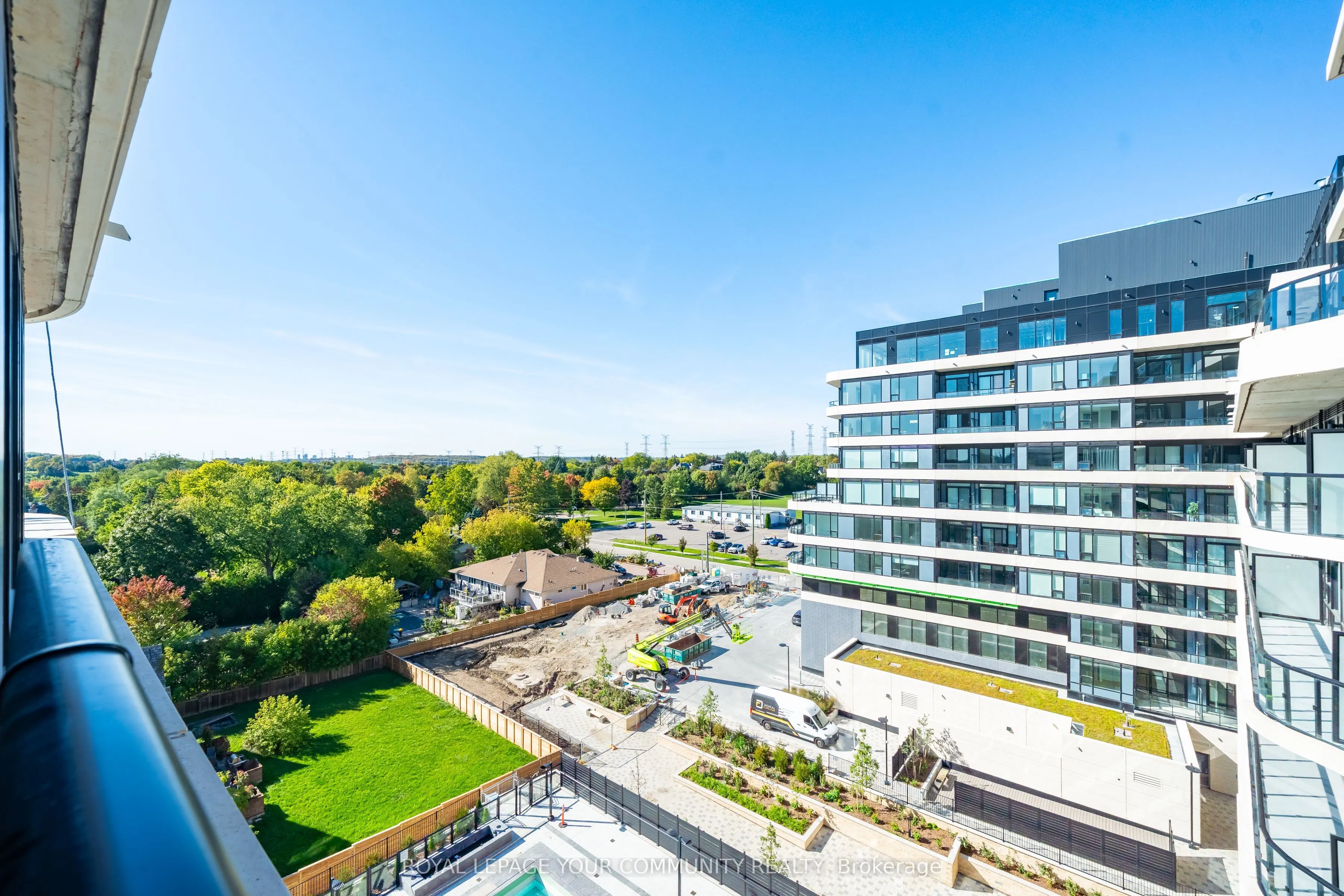 8188 Yonge Street, #725