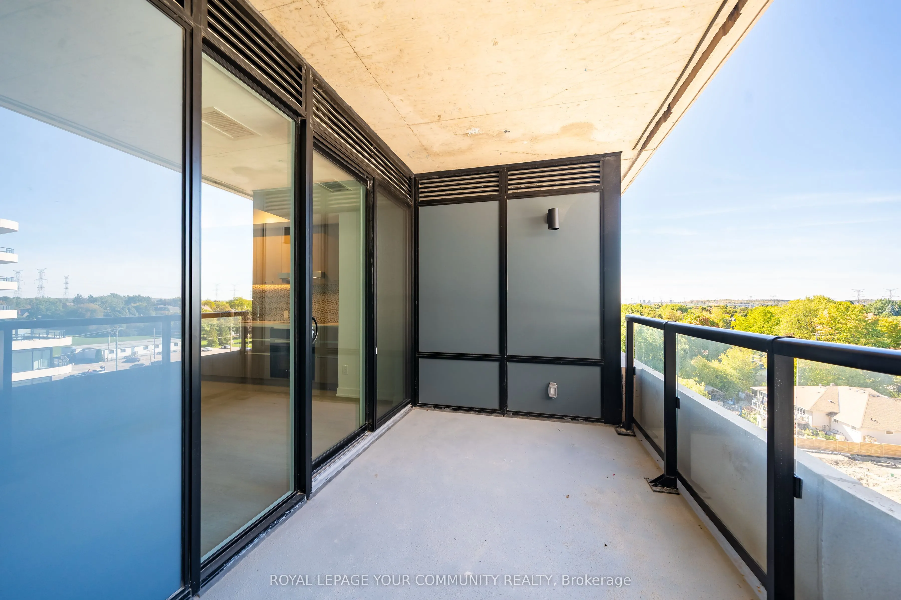 8188 Yonge Street, #725