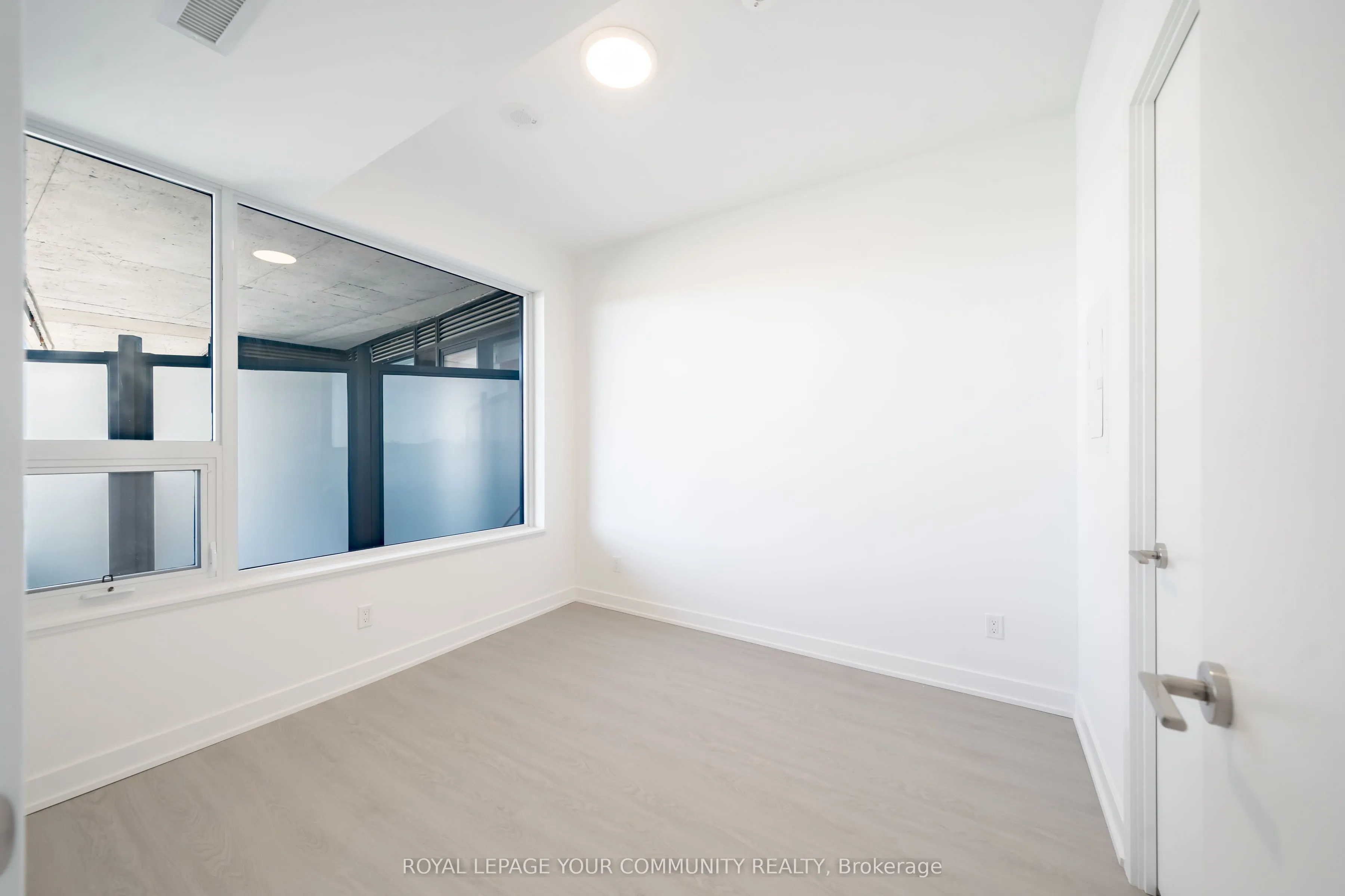 8188 Yonge Street, #725