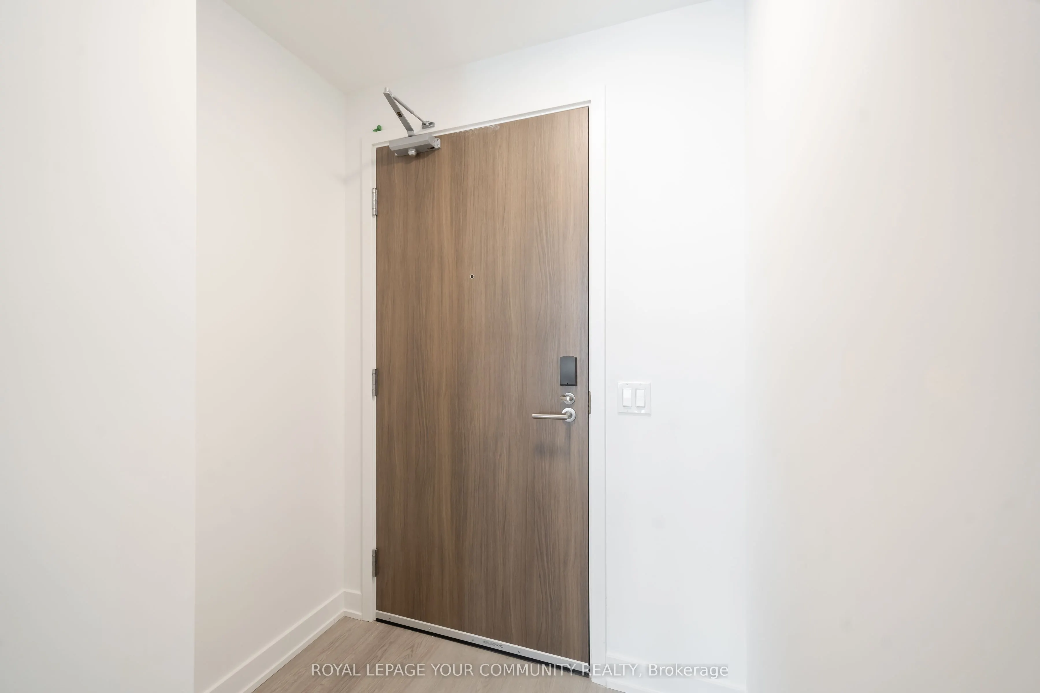 8188 Yonge Street, #725
