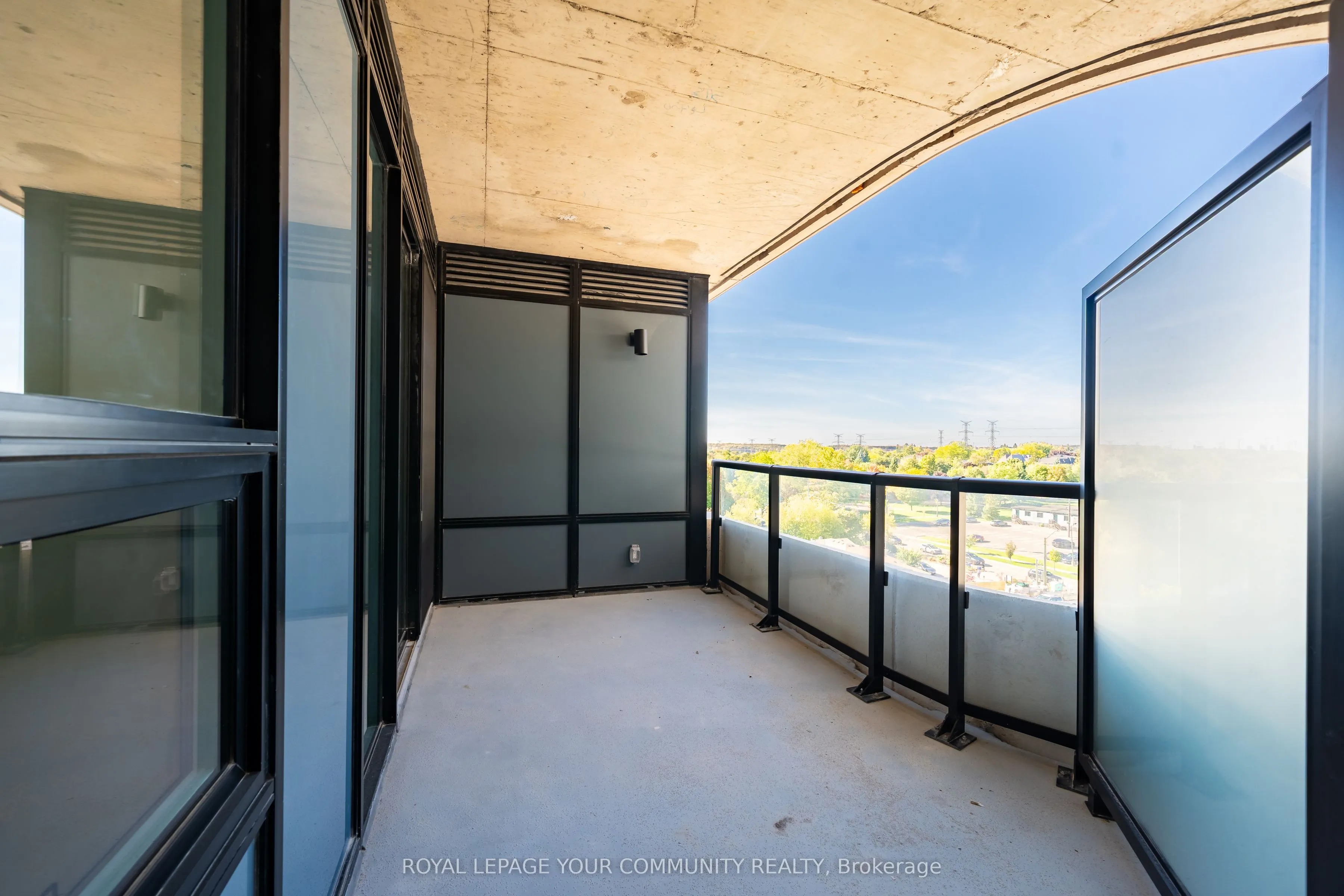 8188 Yonge Street, #725