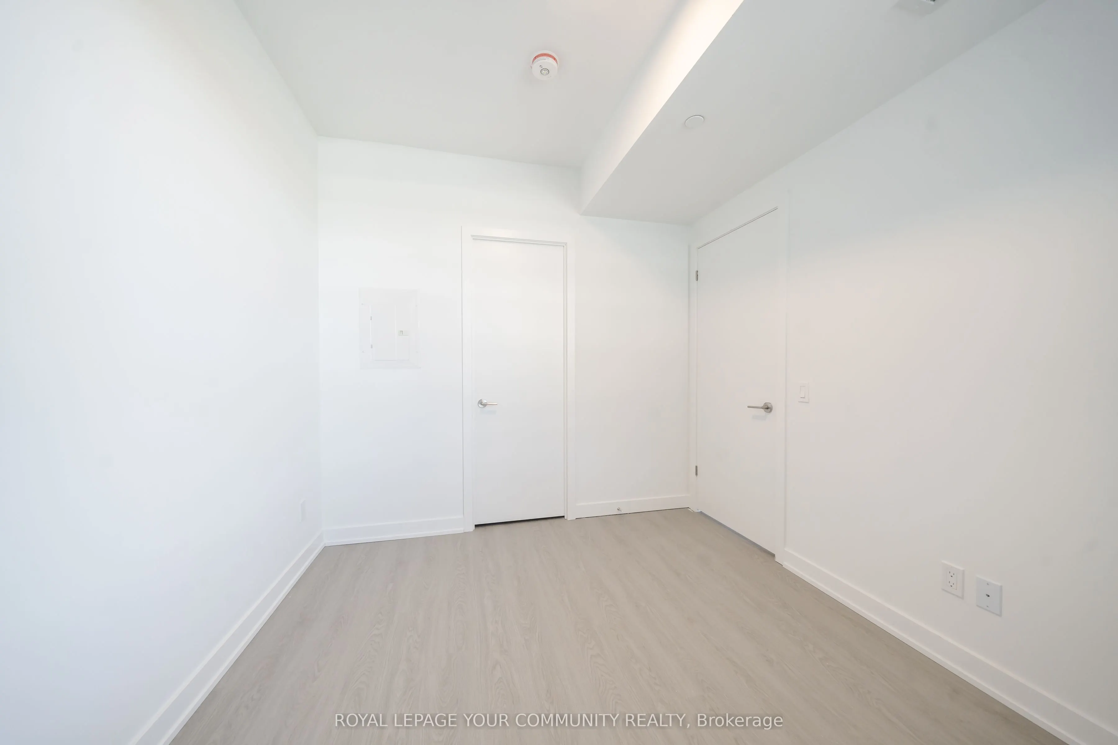 8188 Yonge Street, #725