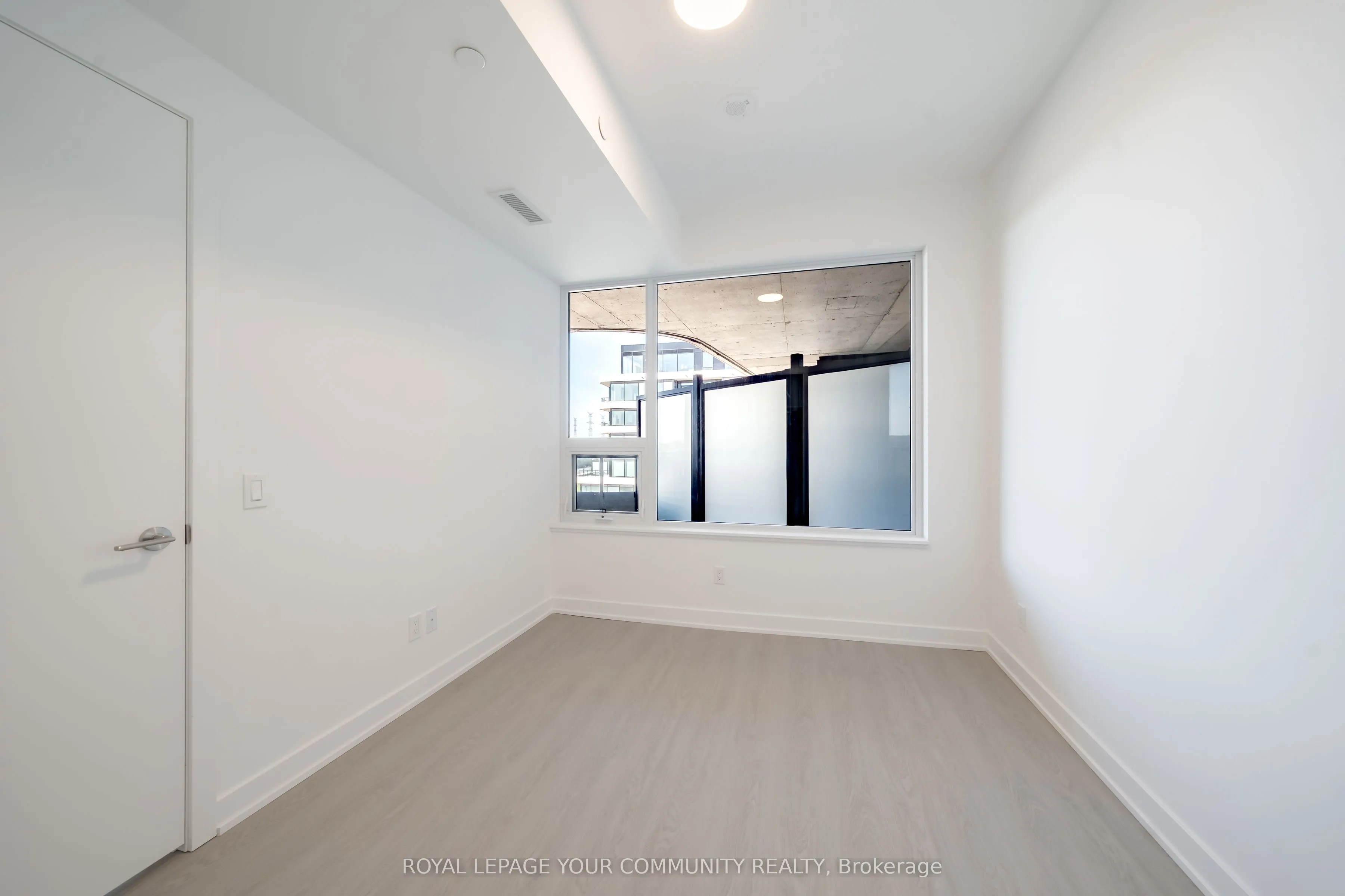 8188 Yonge Street, #725